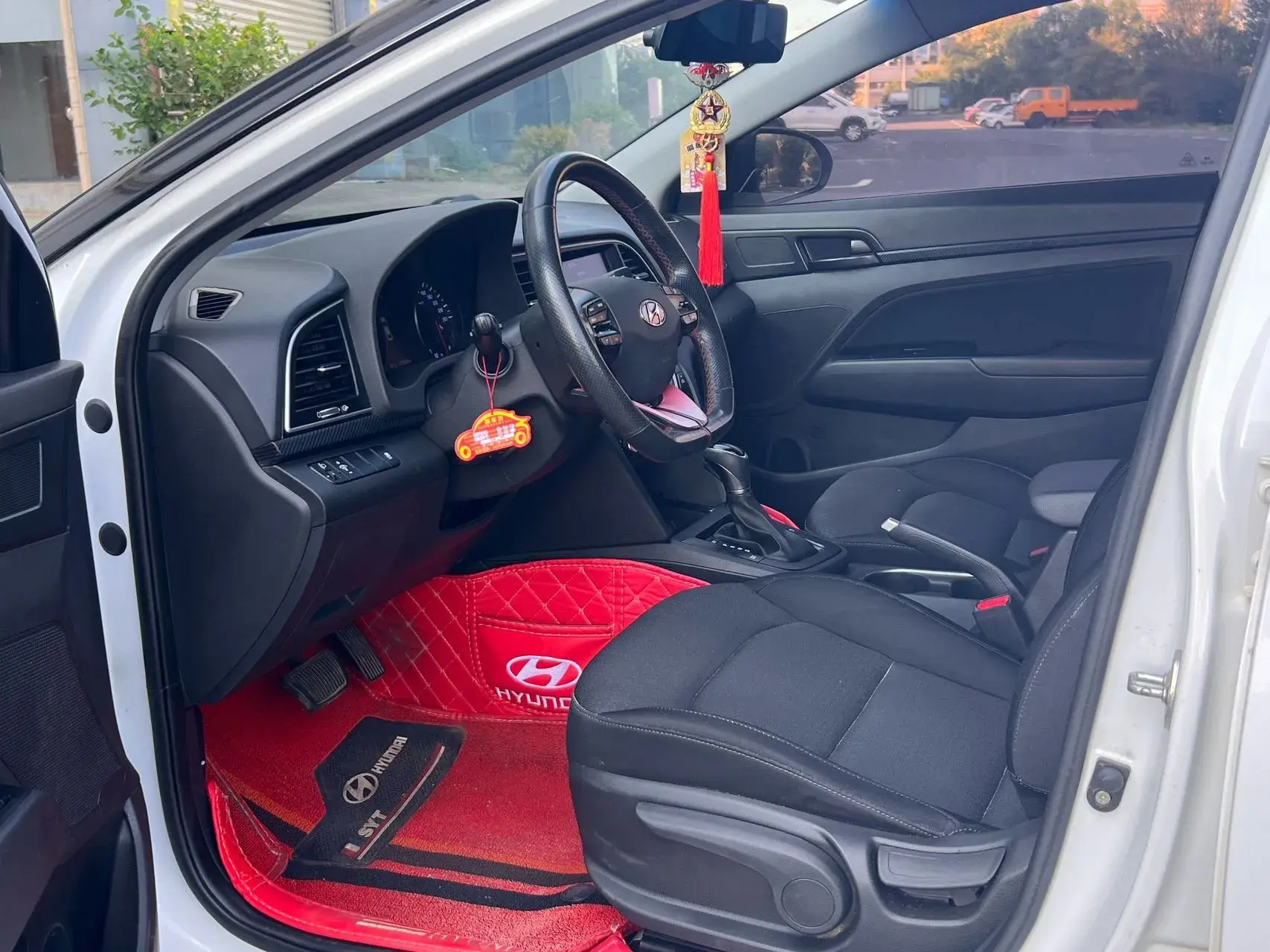 2016 HYUNDAI ELANTRA thumbnail 4