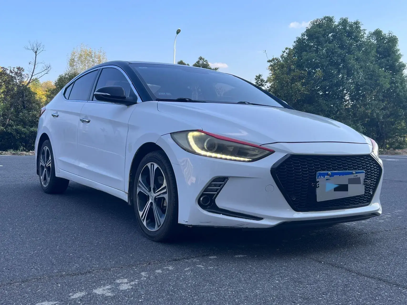 2016 HYUNDAI ELANTRA thumbnail 3