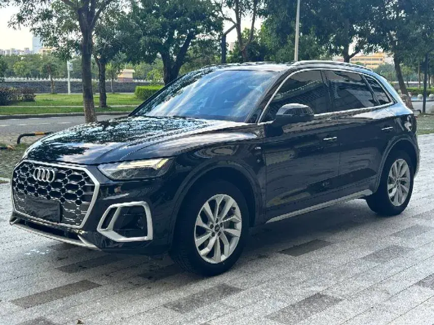 2022 AUDI Q5L view 1