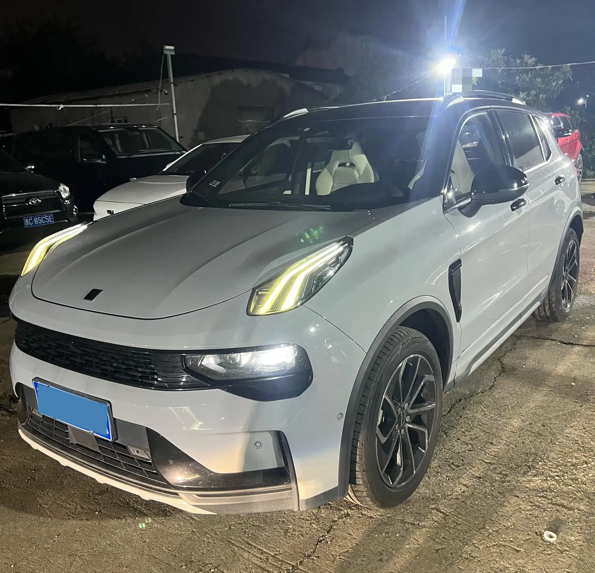 2022 LYNK&CO 01 view 1