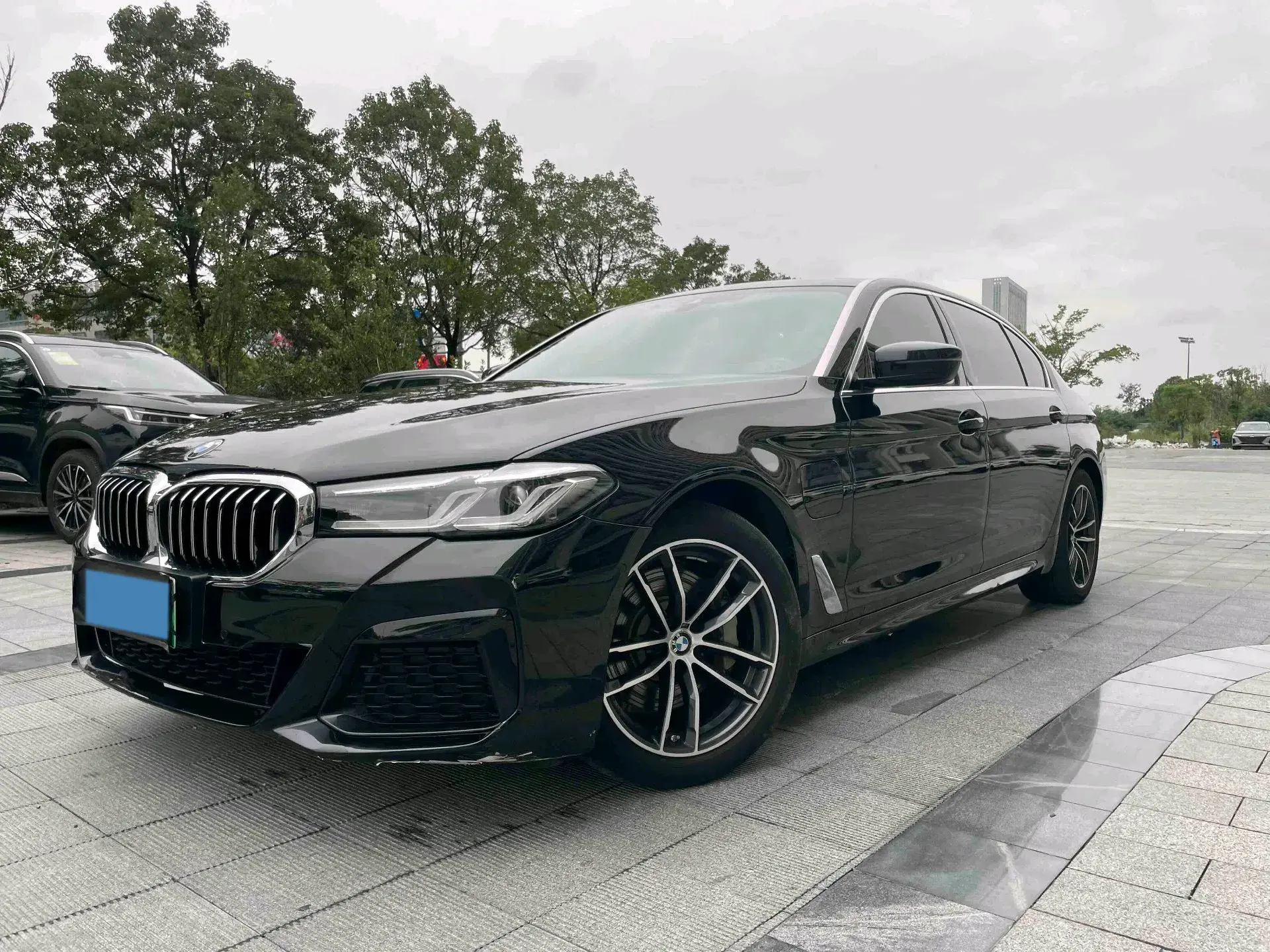 2021 BMW 5 view 1