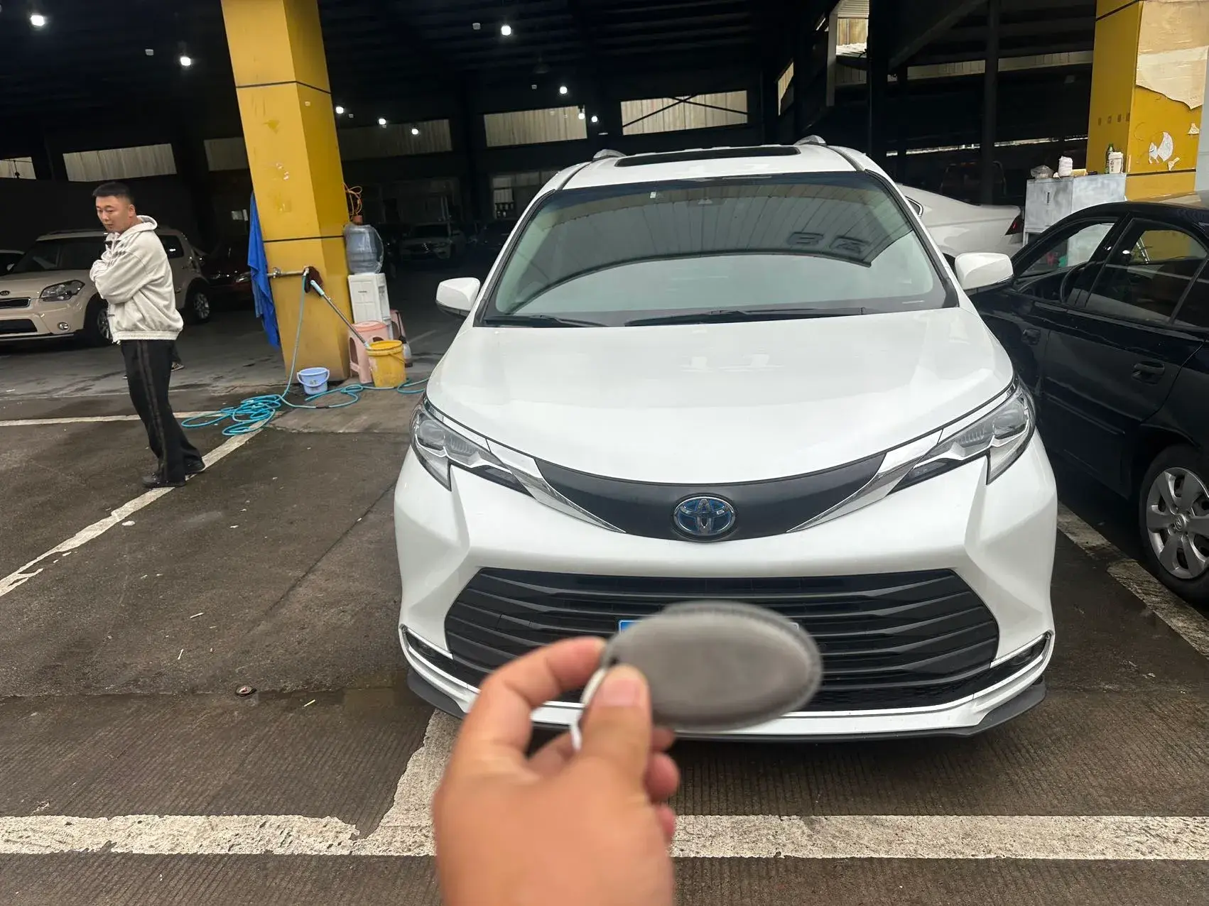 2023 TOYOTA SIENNA thumbnail 2