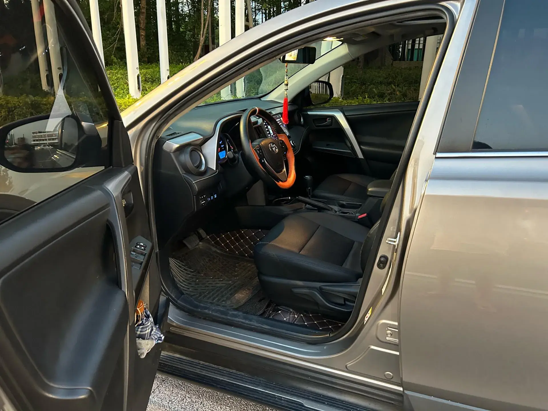 2018 TOYOTA RAV4 thumbnail 4