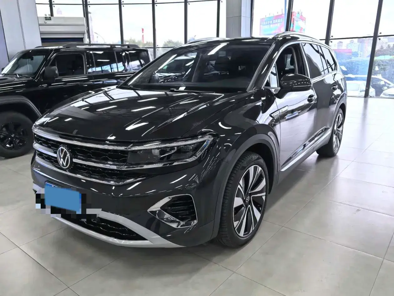 2023 VOLKSWAGEN TALAGON view 1