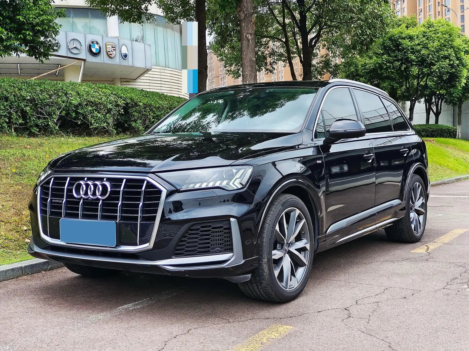 2020 AUDI Q7 view 1