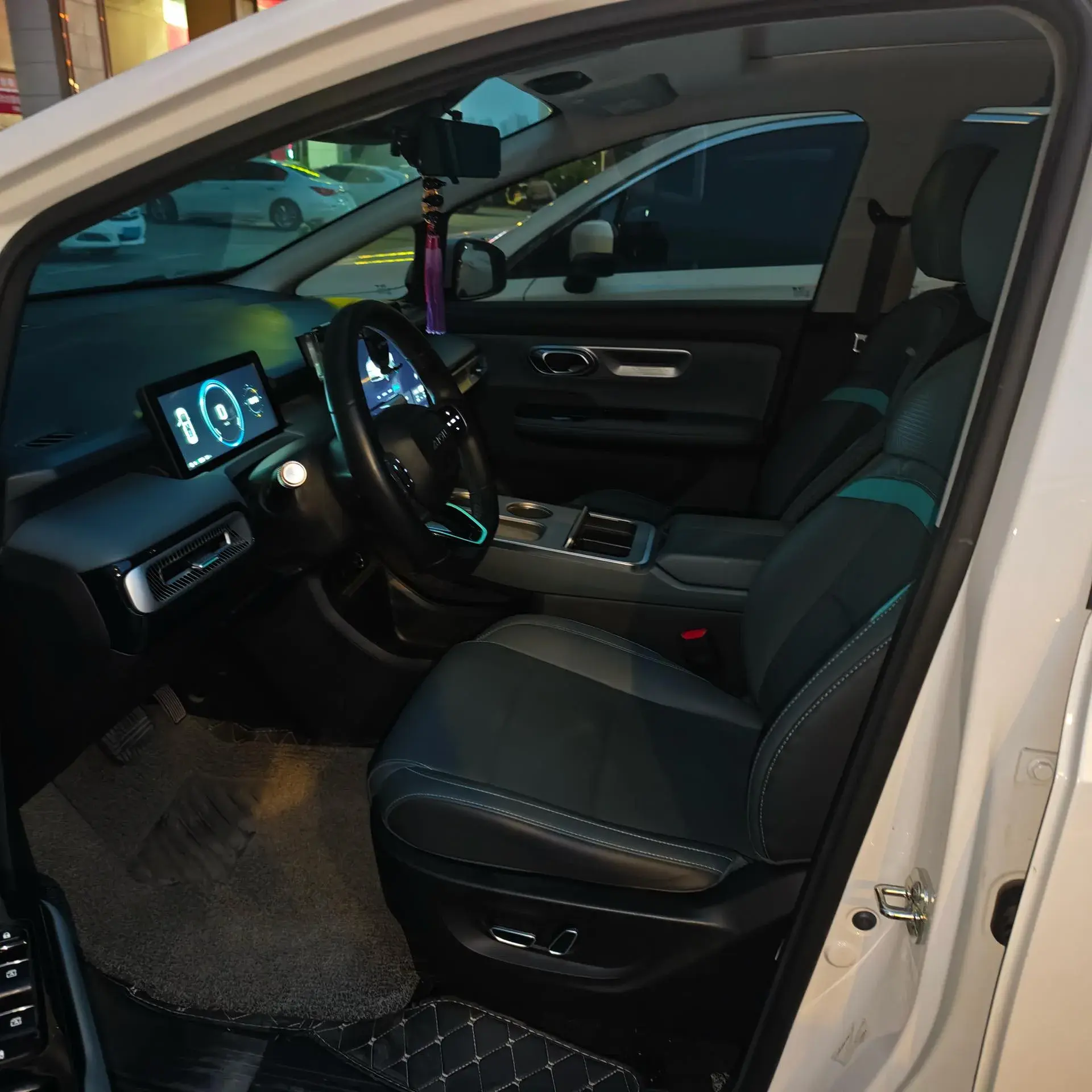 2023 AION Y thumbnail 4