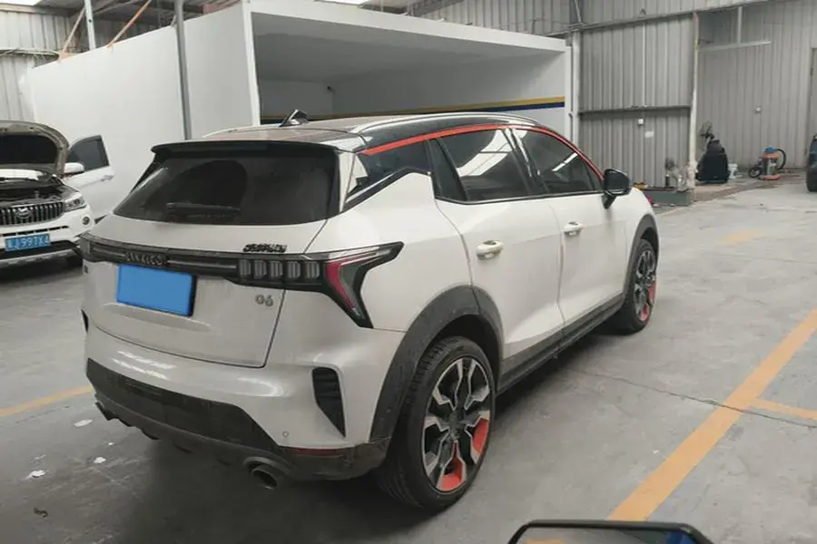 2020 LYNK&CO 06 thumbnail 2