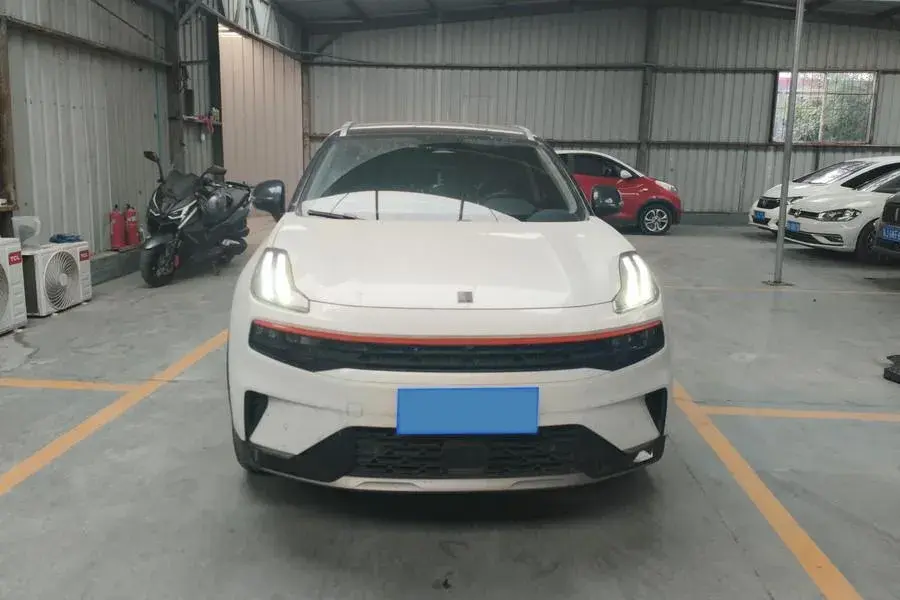 2020 LYNK&CO 06 thumbnail 3