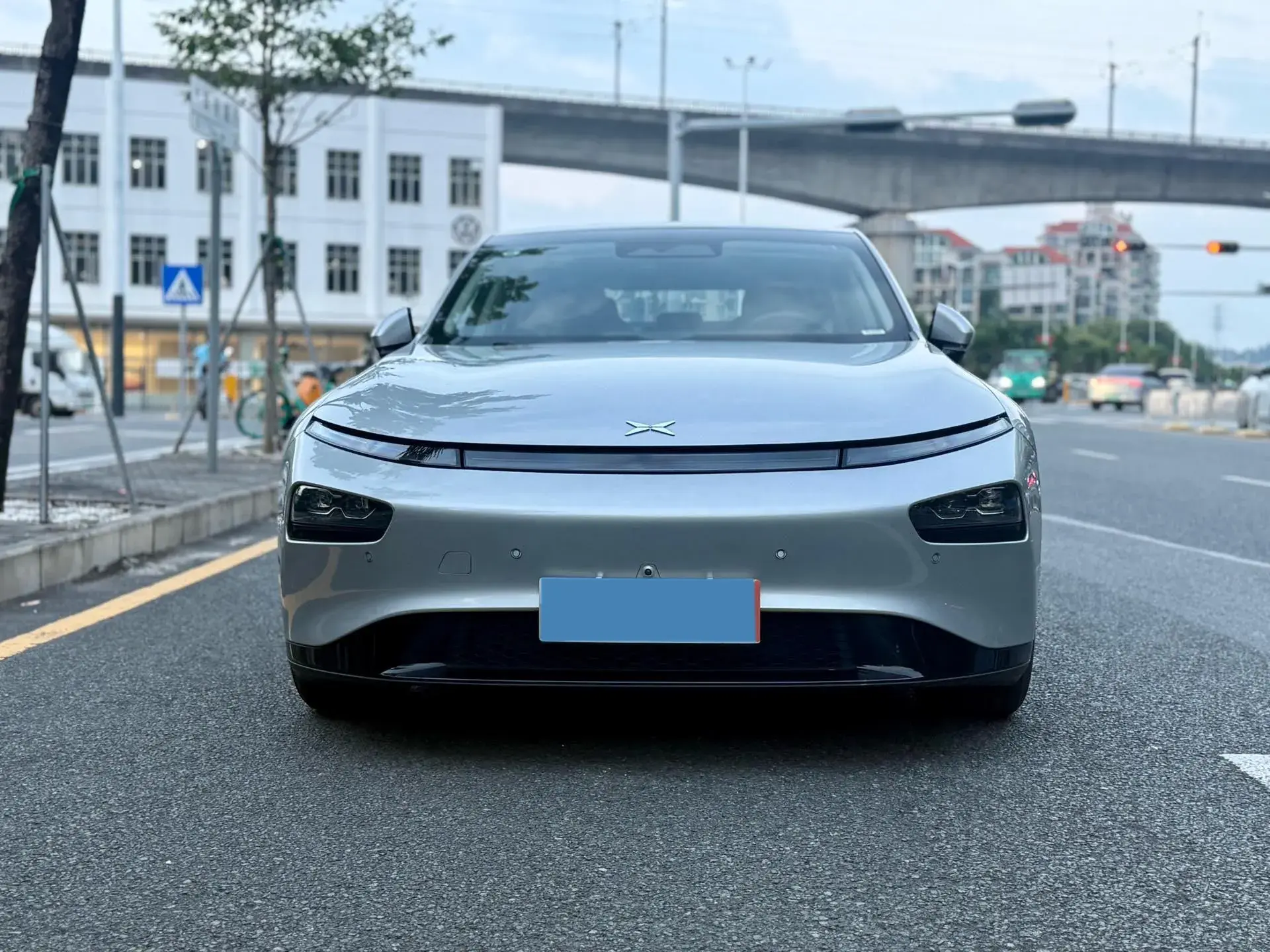 2022 XPENG P7 thumbnail 2