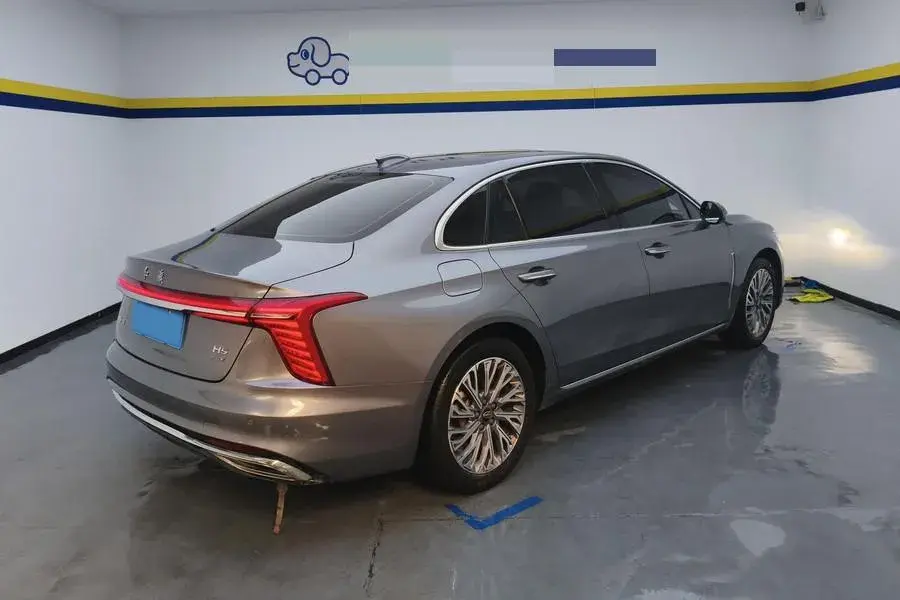 2023 HONGQI H5 thumbnail 2