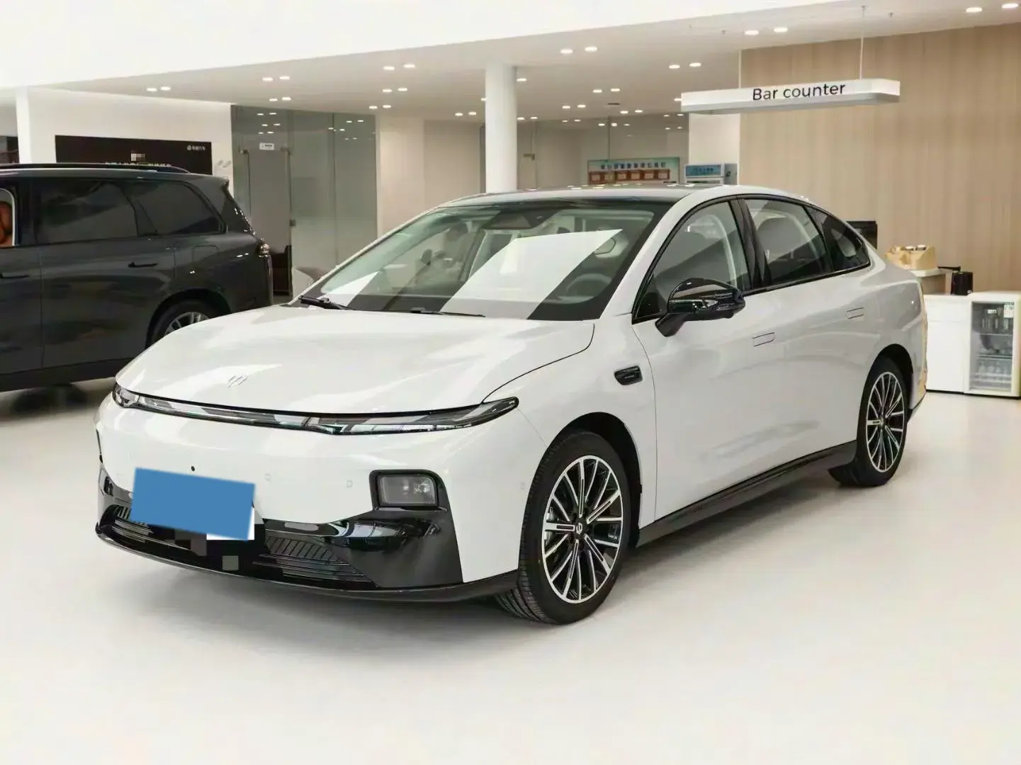 2025 LEAPMOTOR B01 view 1