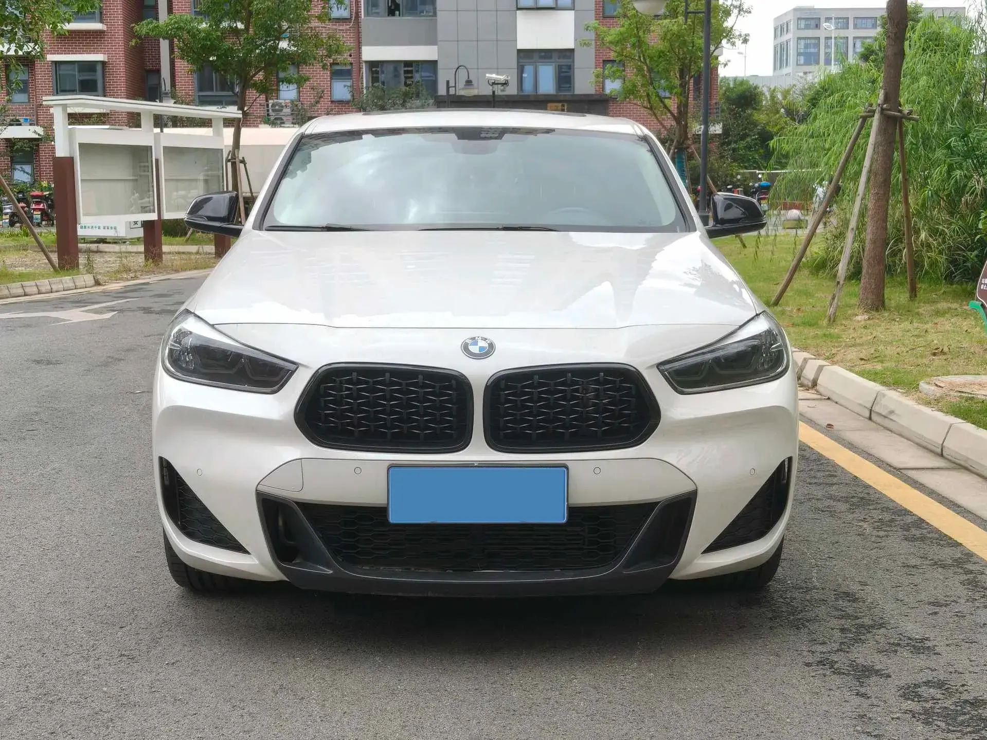 2023 BMW X2 thumbnail 2