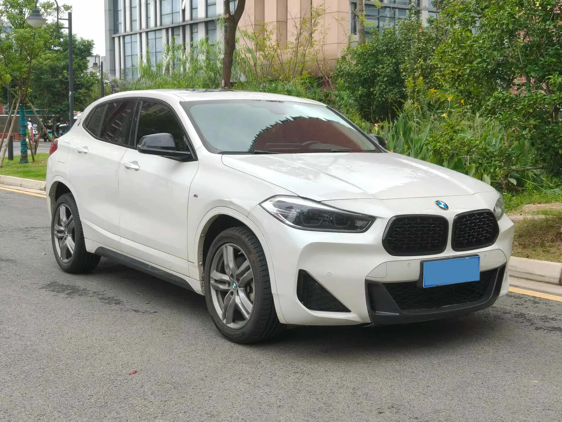 2023 BMW X2 thumbnail 3