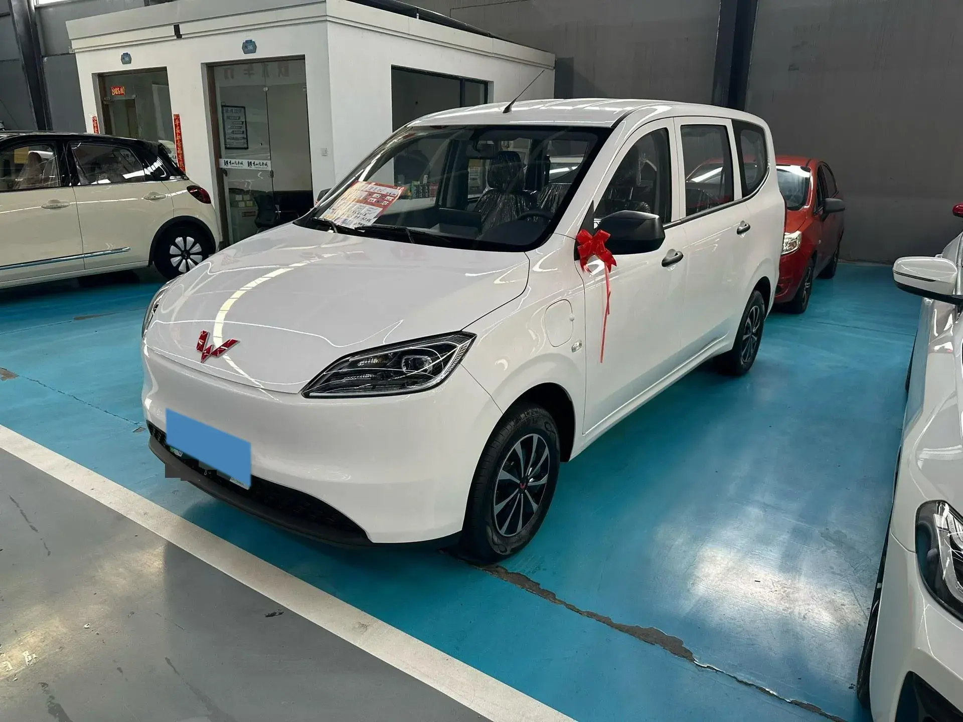 2024 WULING HONGGUANG view 1