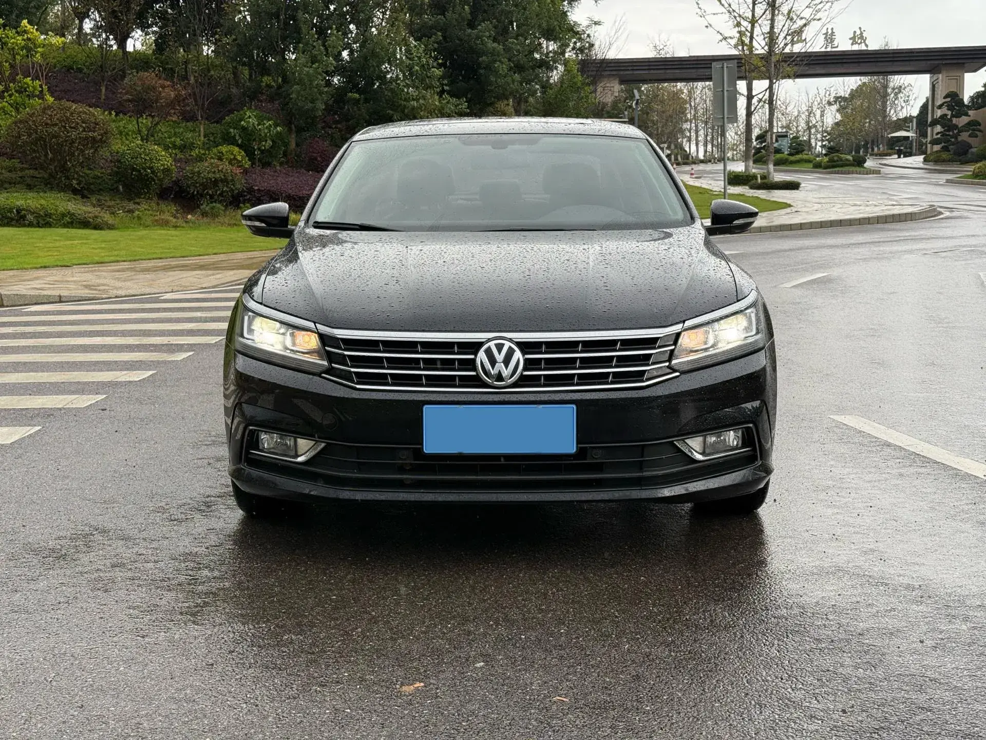 2017 VOLKSWAGEN PASSAT thumbnail 3