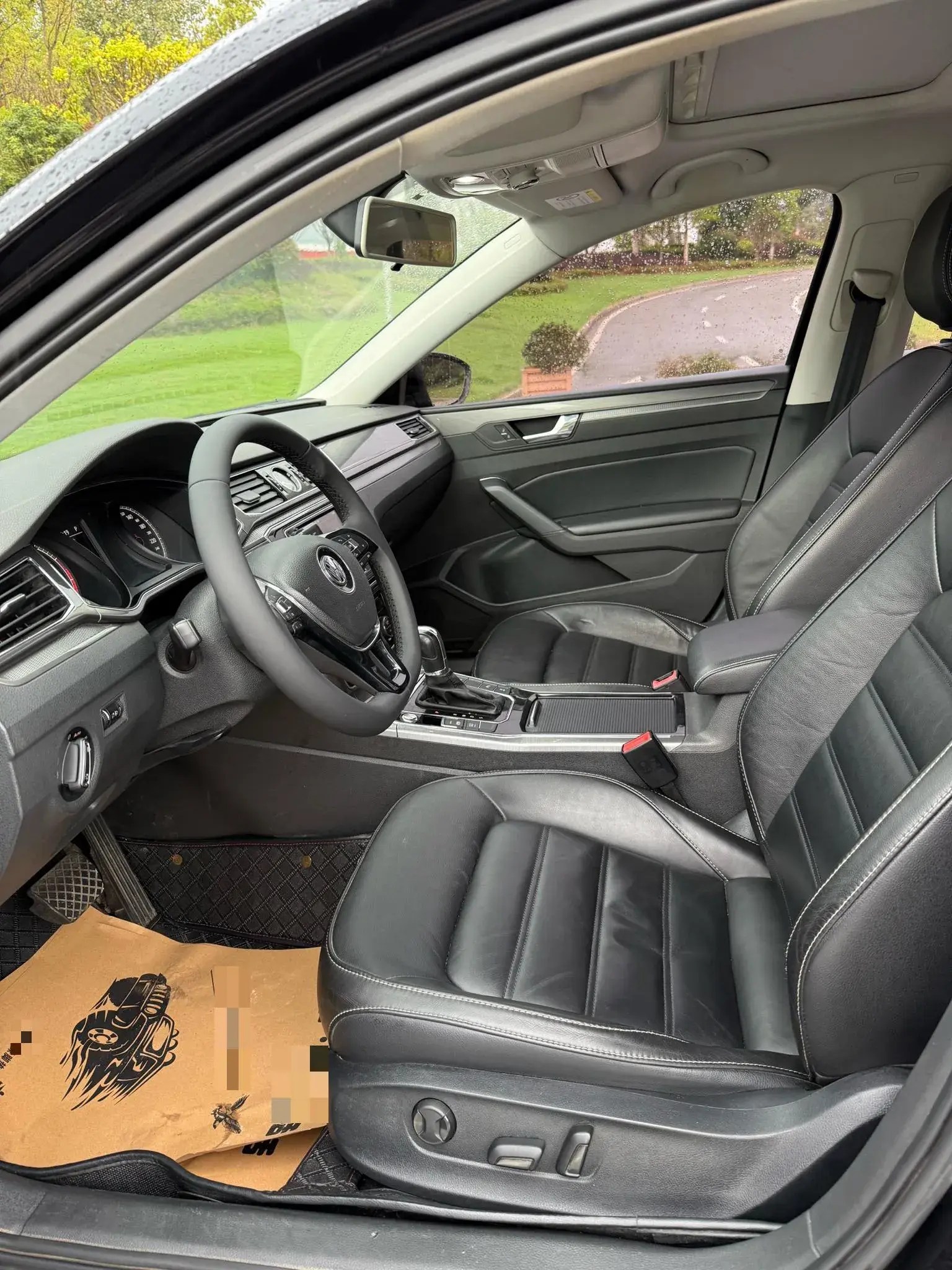 2017 VOLKSWAGEN PASSAT thumbnail 4