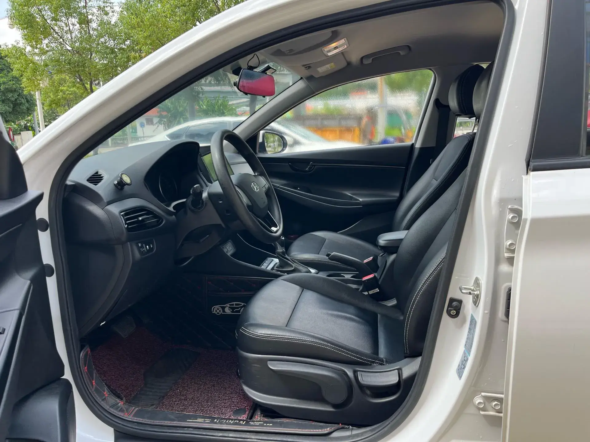 2017 HYUNDAI CELESTA thumbnail 4