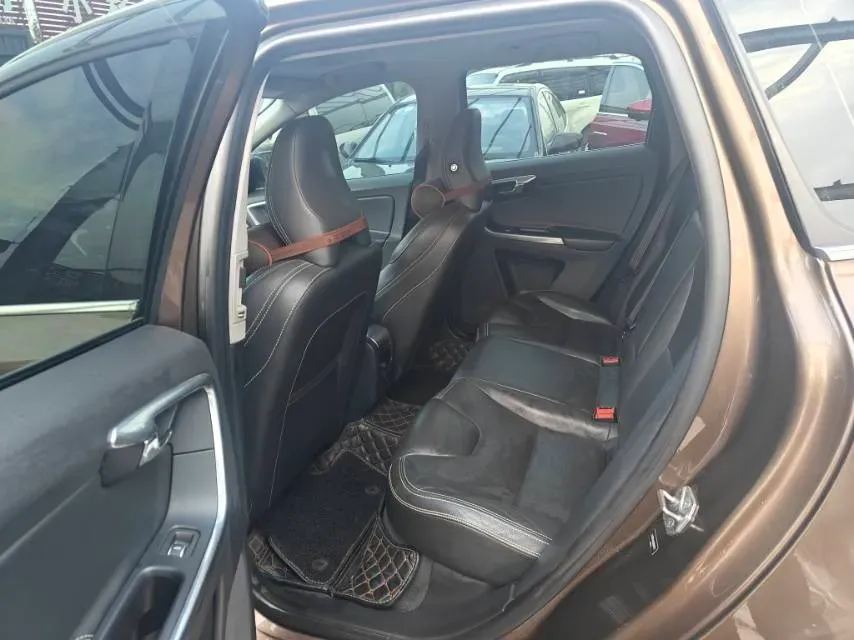 2015 Volvo XC60 2.0T 214HP L5 6AT,autocango,china used car exporter,china ev exporter,chinese used car exporter,chinese used ev exporter