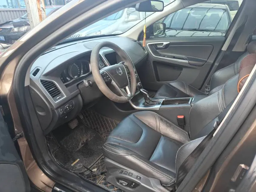 2015 Volvo XC60 2.0T 214HP L5 6AT,autocango,china used car exporter,china ev exporter,chinese used car exporter,chinese used ev exporter