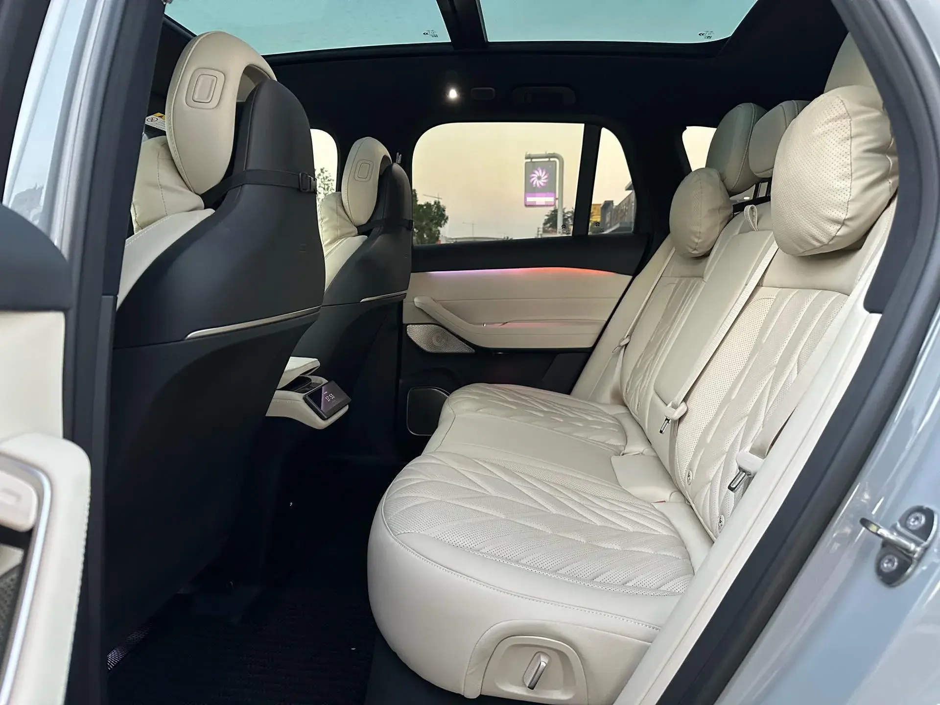 2025 NIO ES6 thumbnail 3