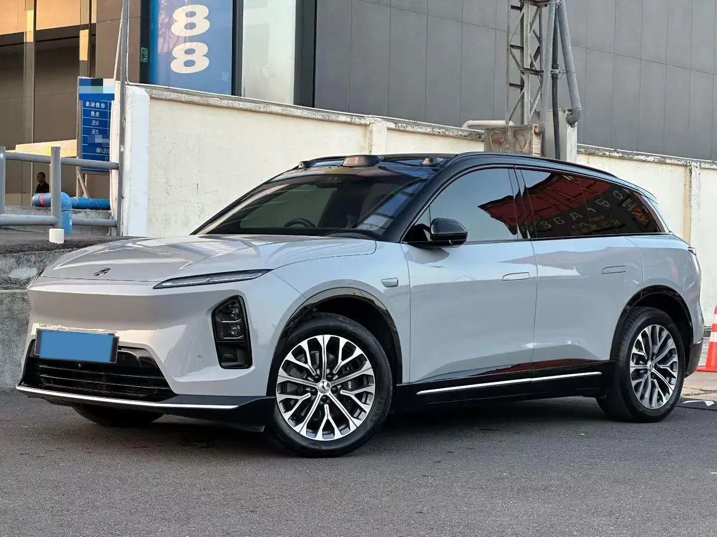 2025 NIO ES6 view 1