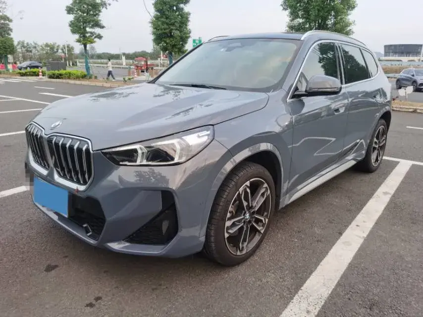 2023 BMW X1 view 1