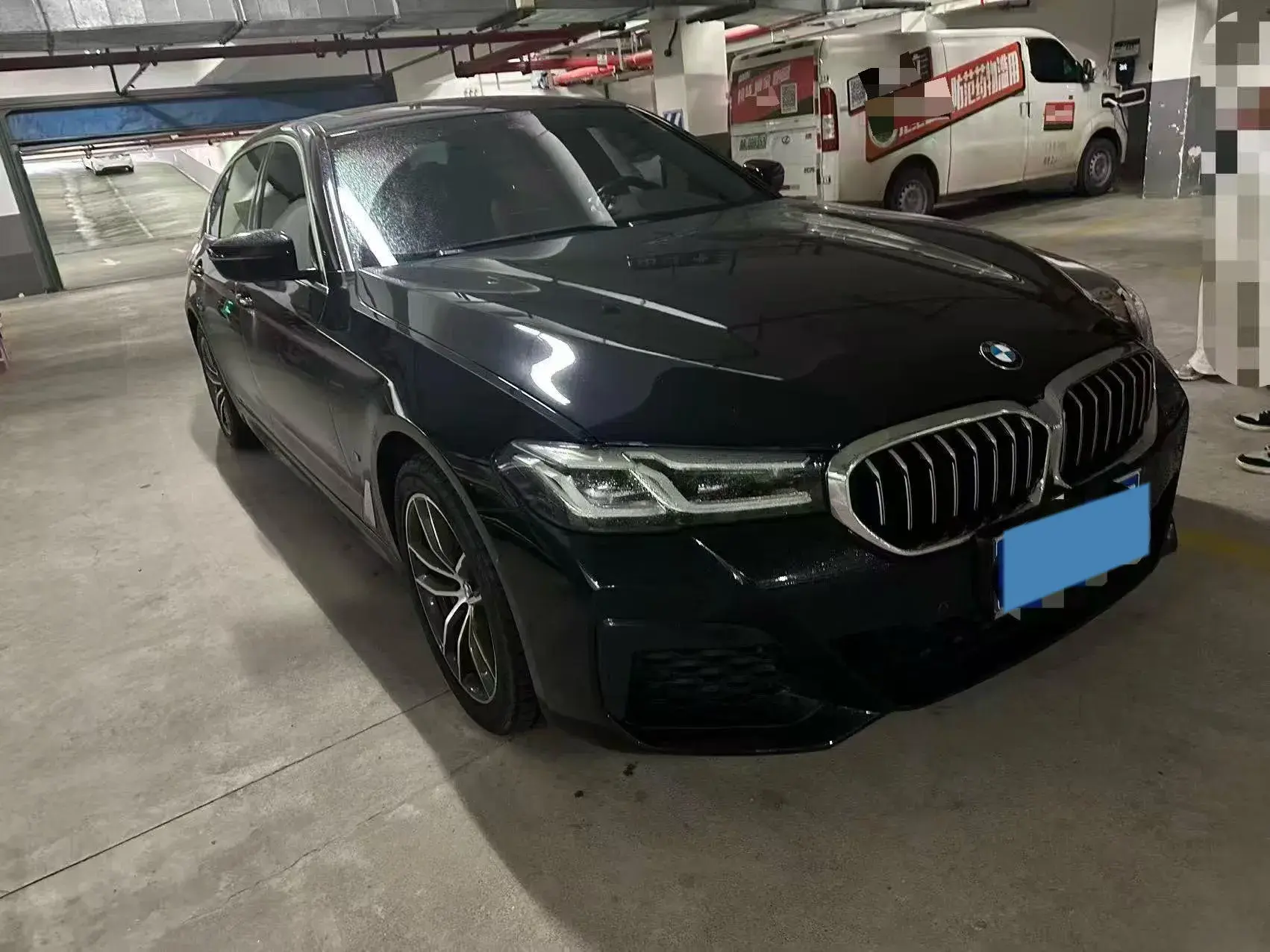 2022 BMW 5 thumbnail 2