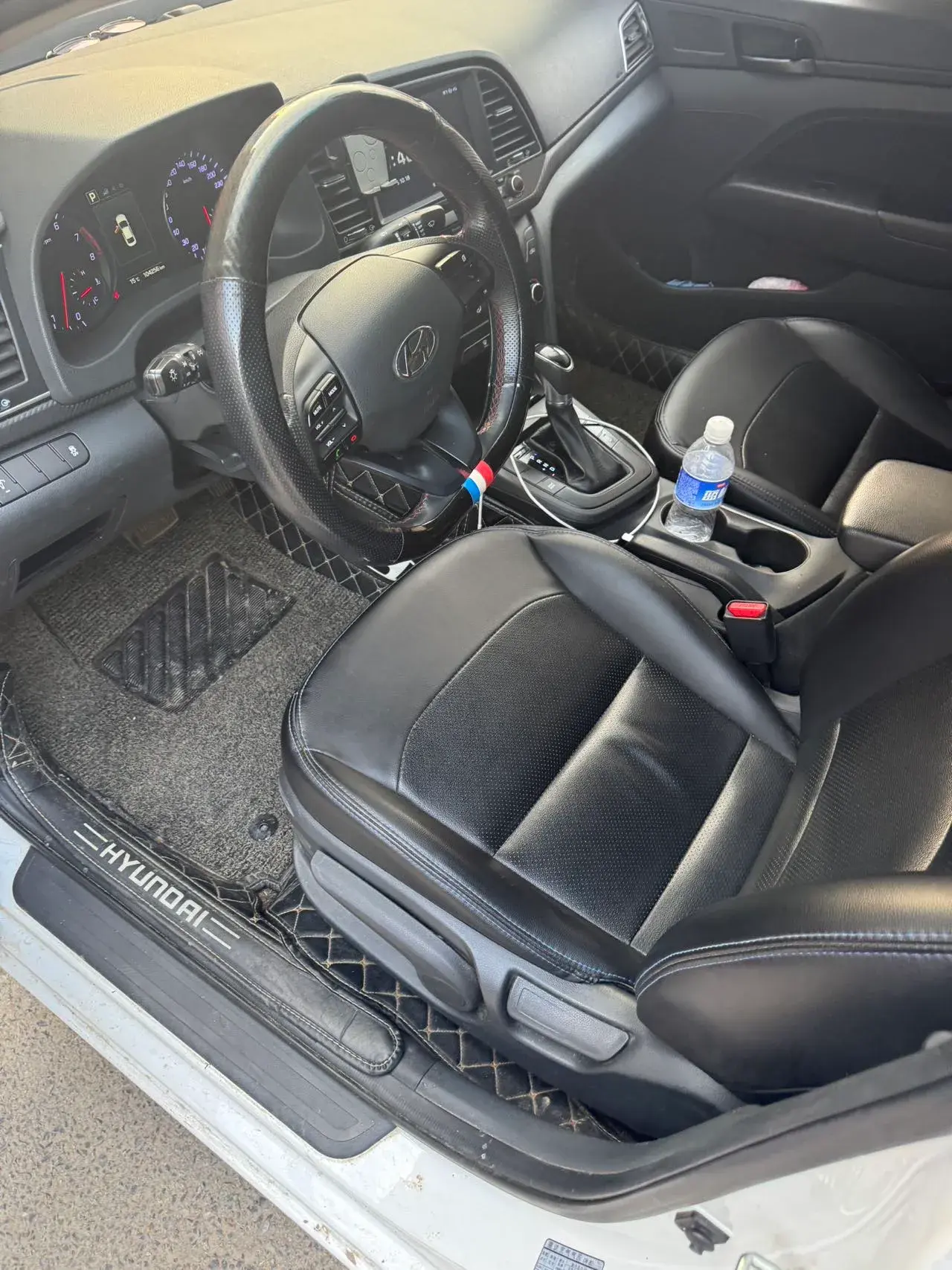 2018 HYUNDAI ELANTRA thumbnail 3