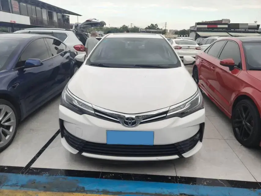 2017 TOYOTA COROLLA thumbnail 2