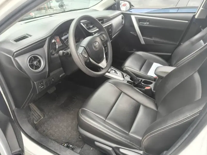 2017 TOYOTA COROLLA thumbnail 4