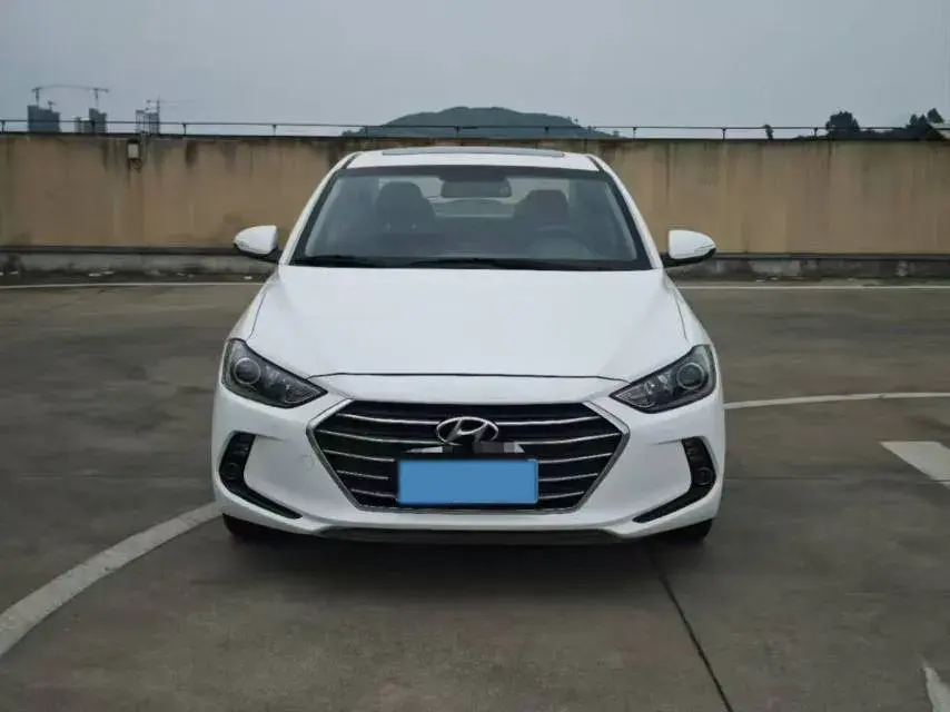 2018 HYUNDAI ELANTRA thumbnail 3