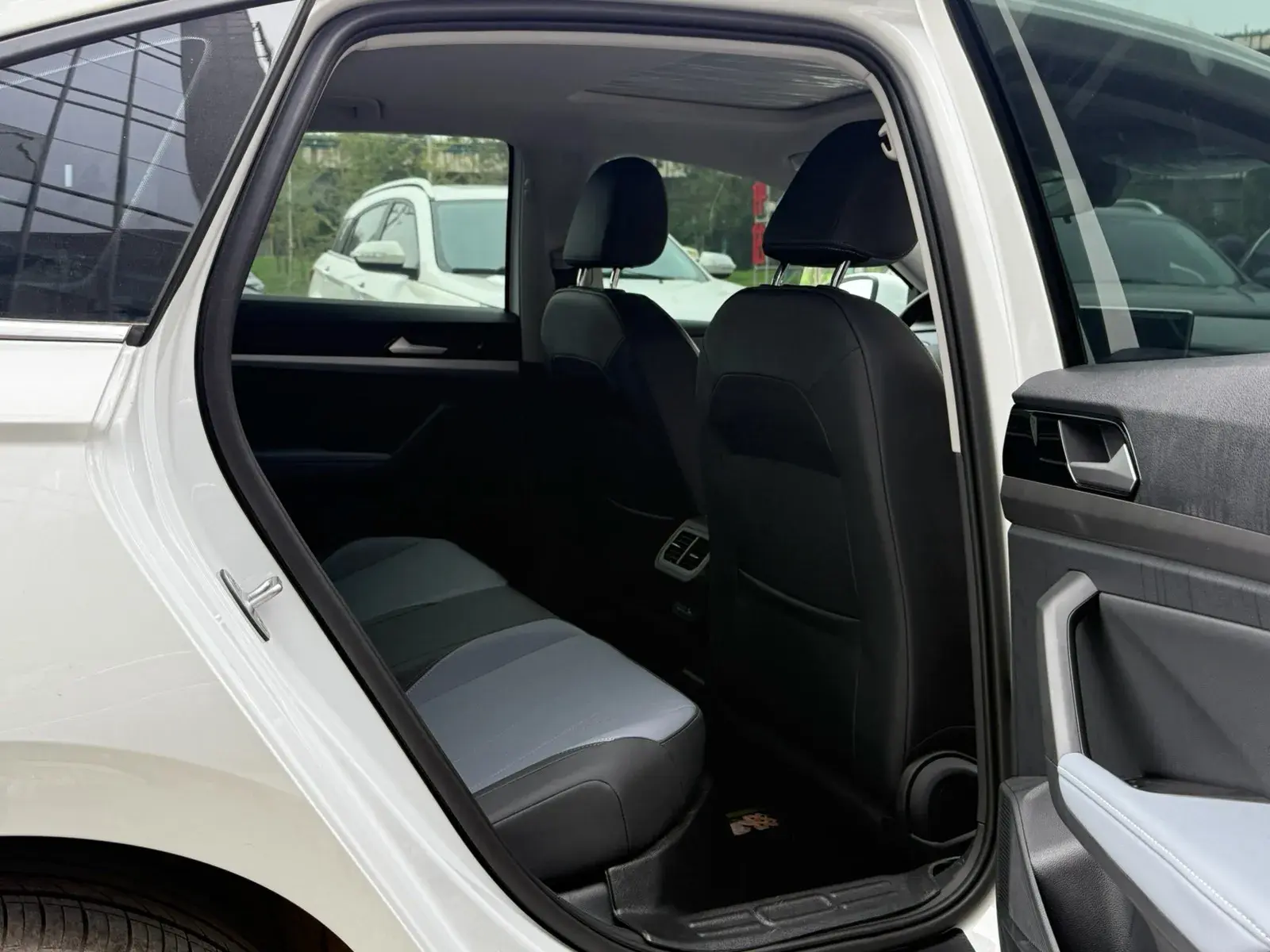 2024 VOLKSWAGEN LAVIDA thumbnail 3