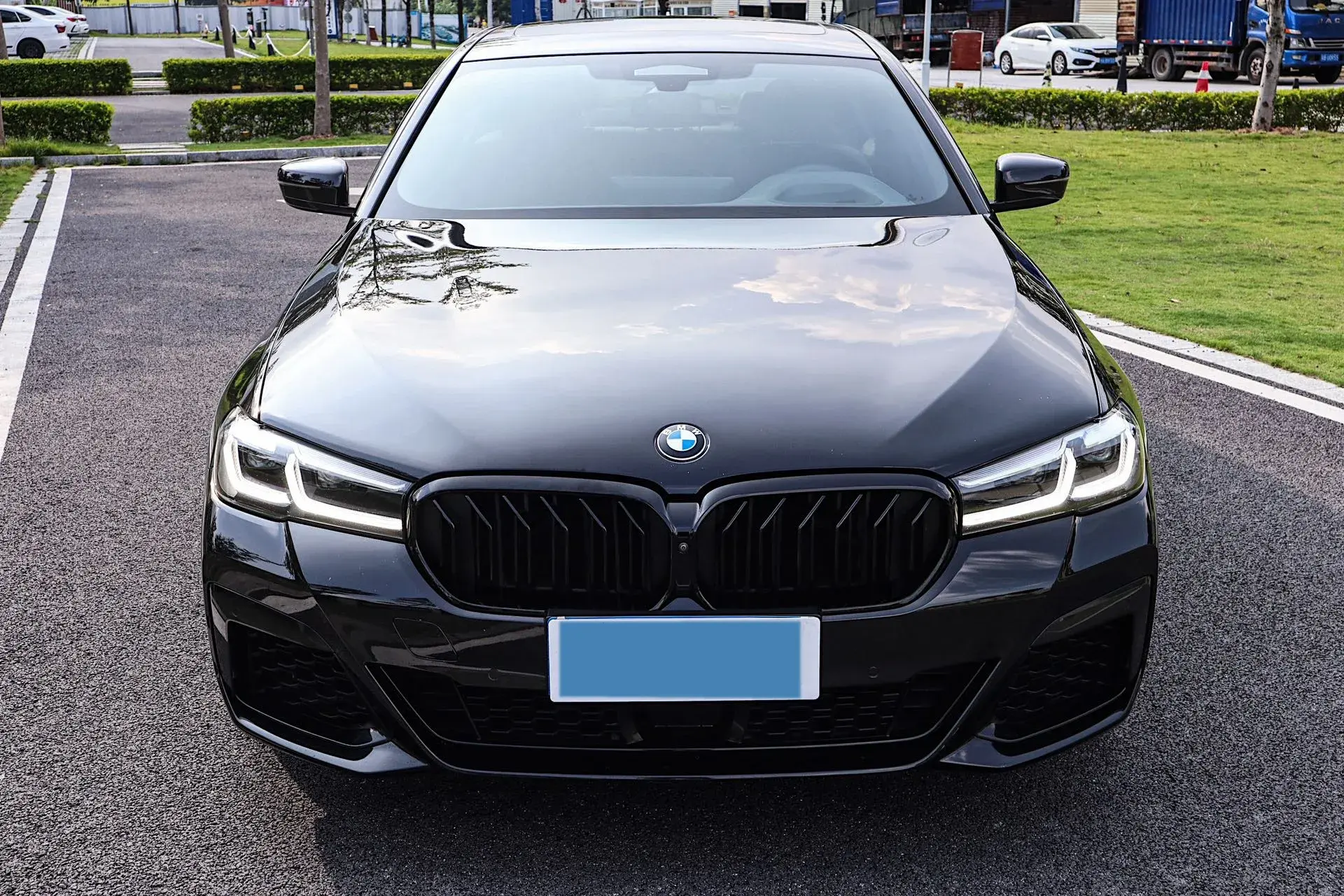 2021 BMW 5 thumbnail 2