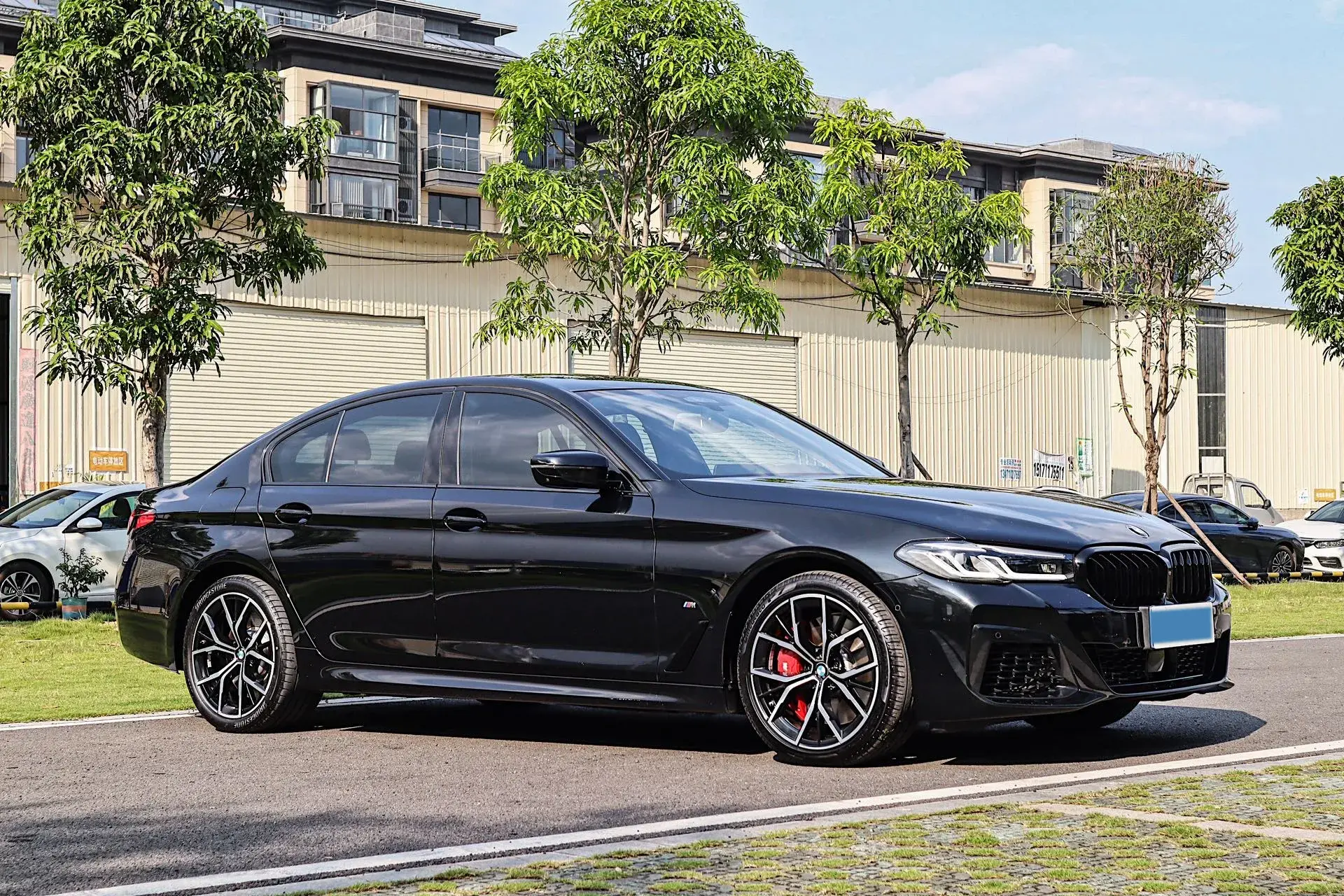 2021 BMW 5 thumbnail 3