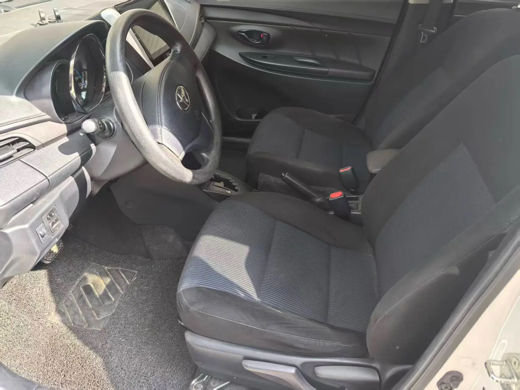 2017 TOYOTA YARIS thumbnail 3