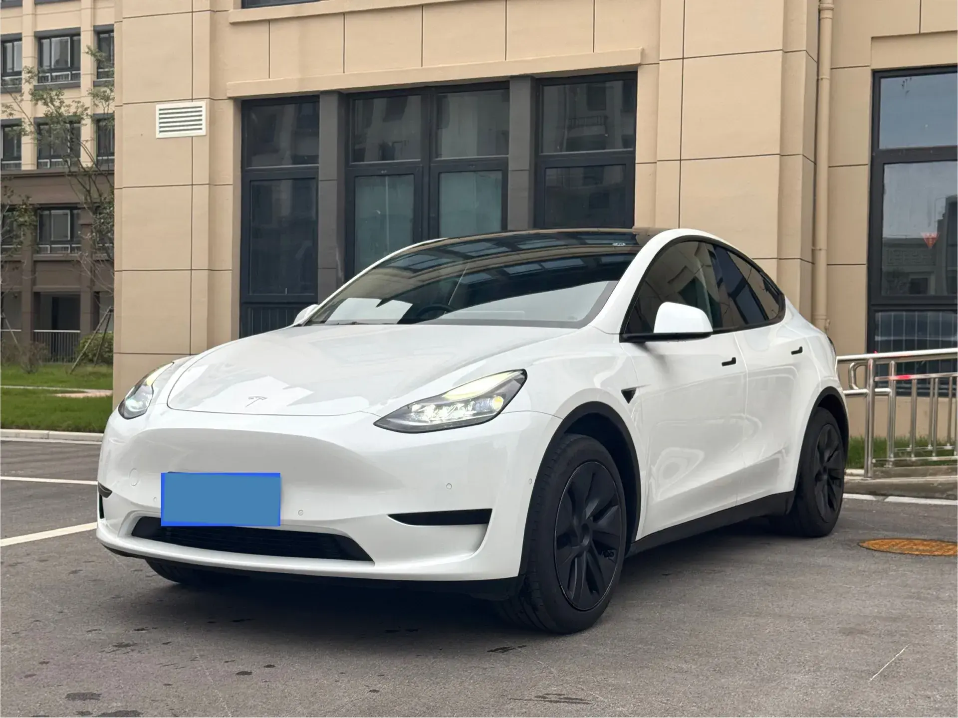 2023 TESLA MODEL view 1