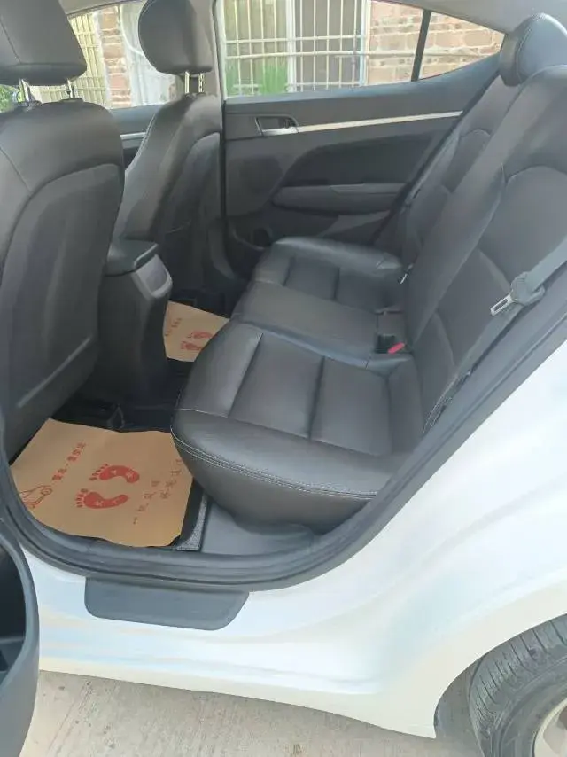 2016 HYUNDAI ELANTRA thumbnail 4