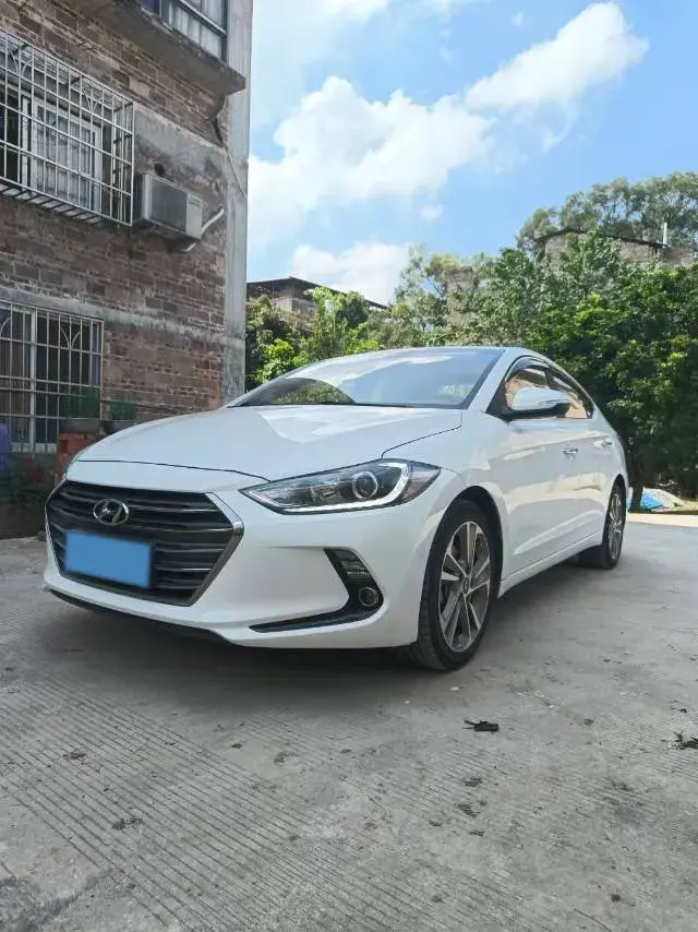 2016 HYUNDAI ELANTRA view 1