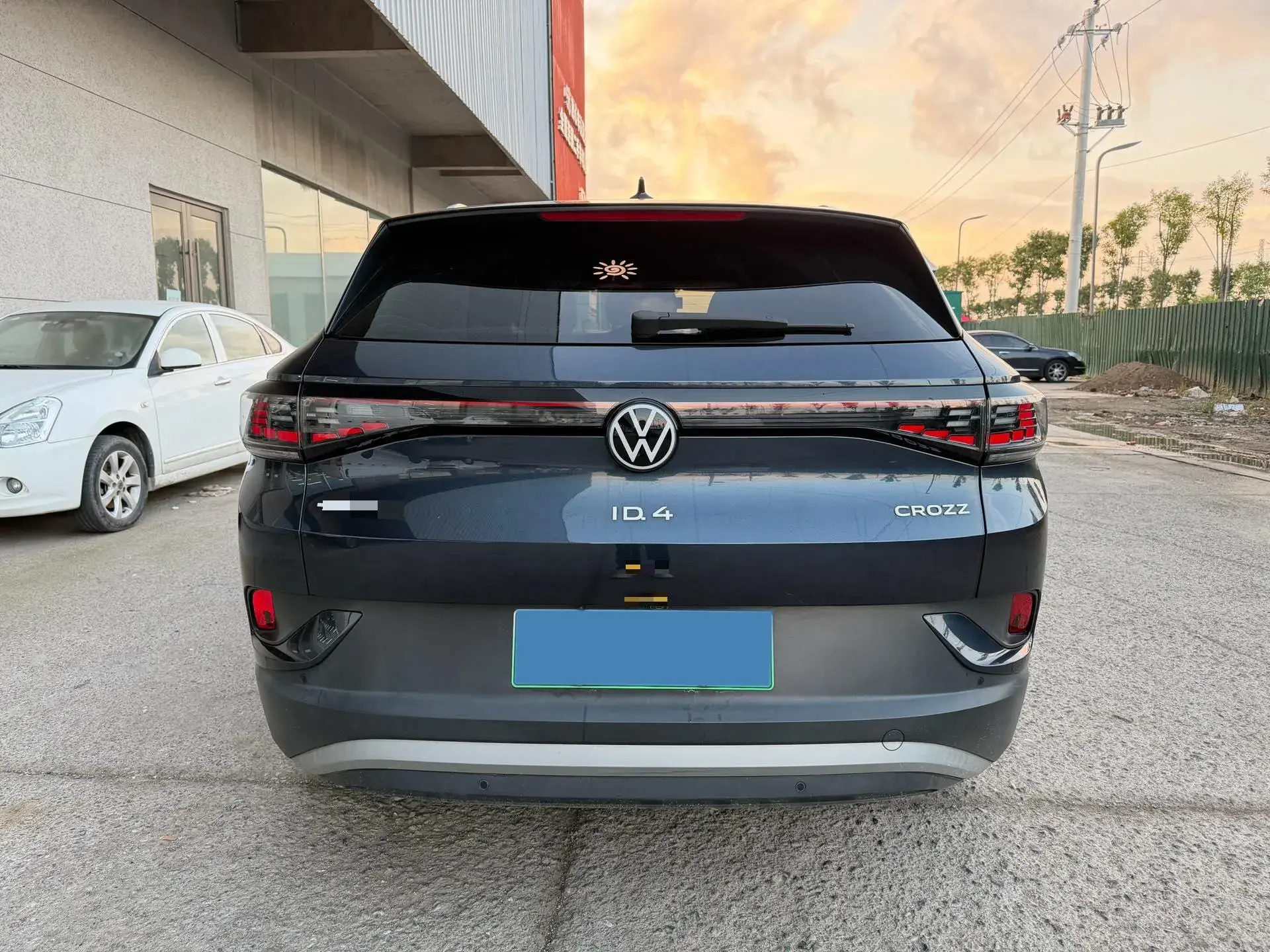2021 VOLKSWAGEN ID.4 thumbnail 4