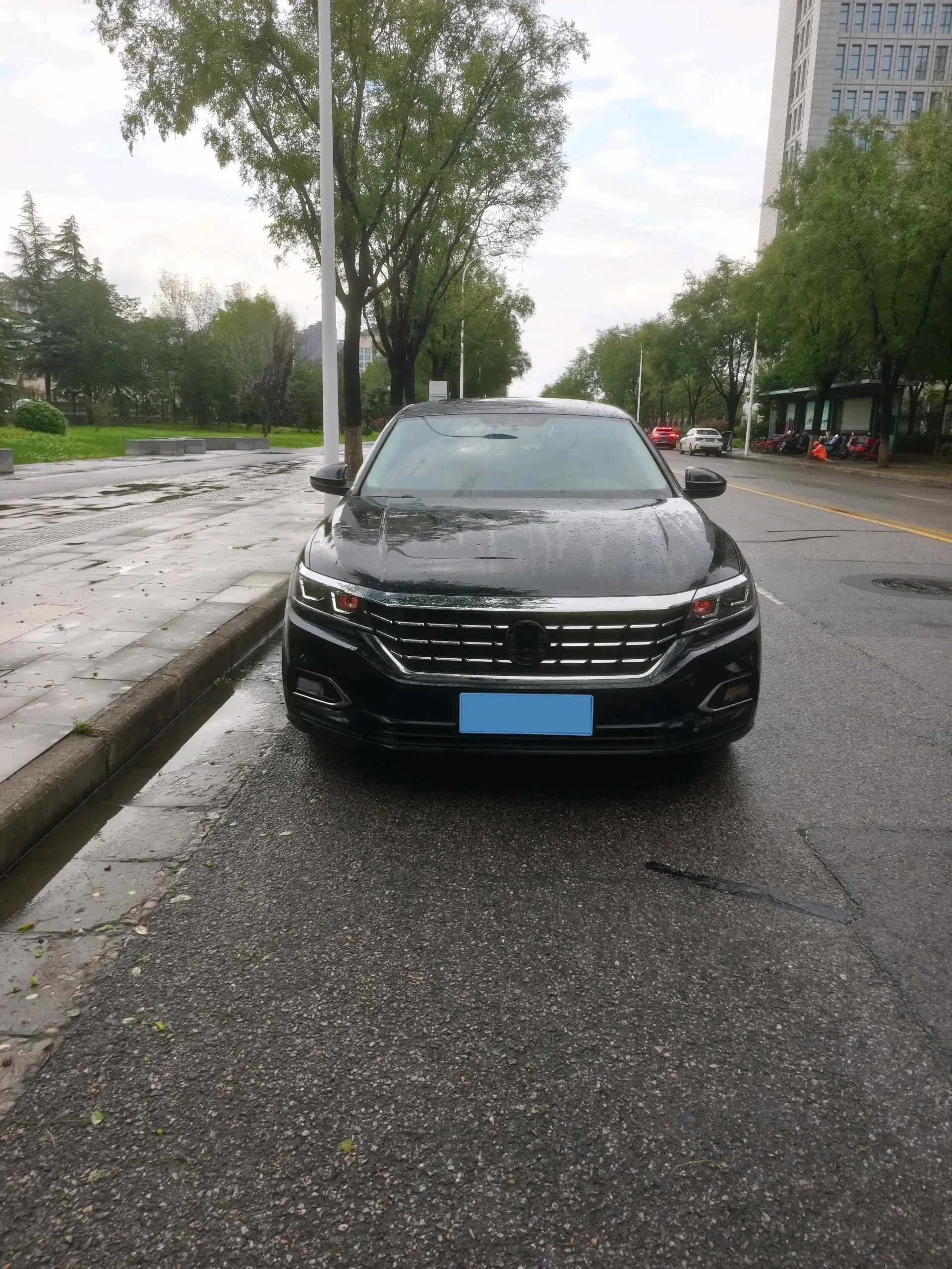 2019 VOLKSWAGEN PASSAT thumbnail 2