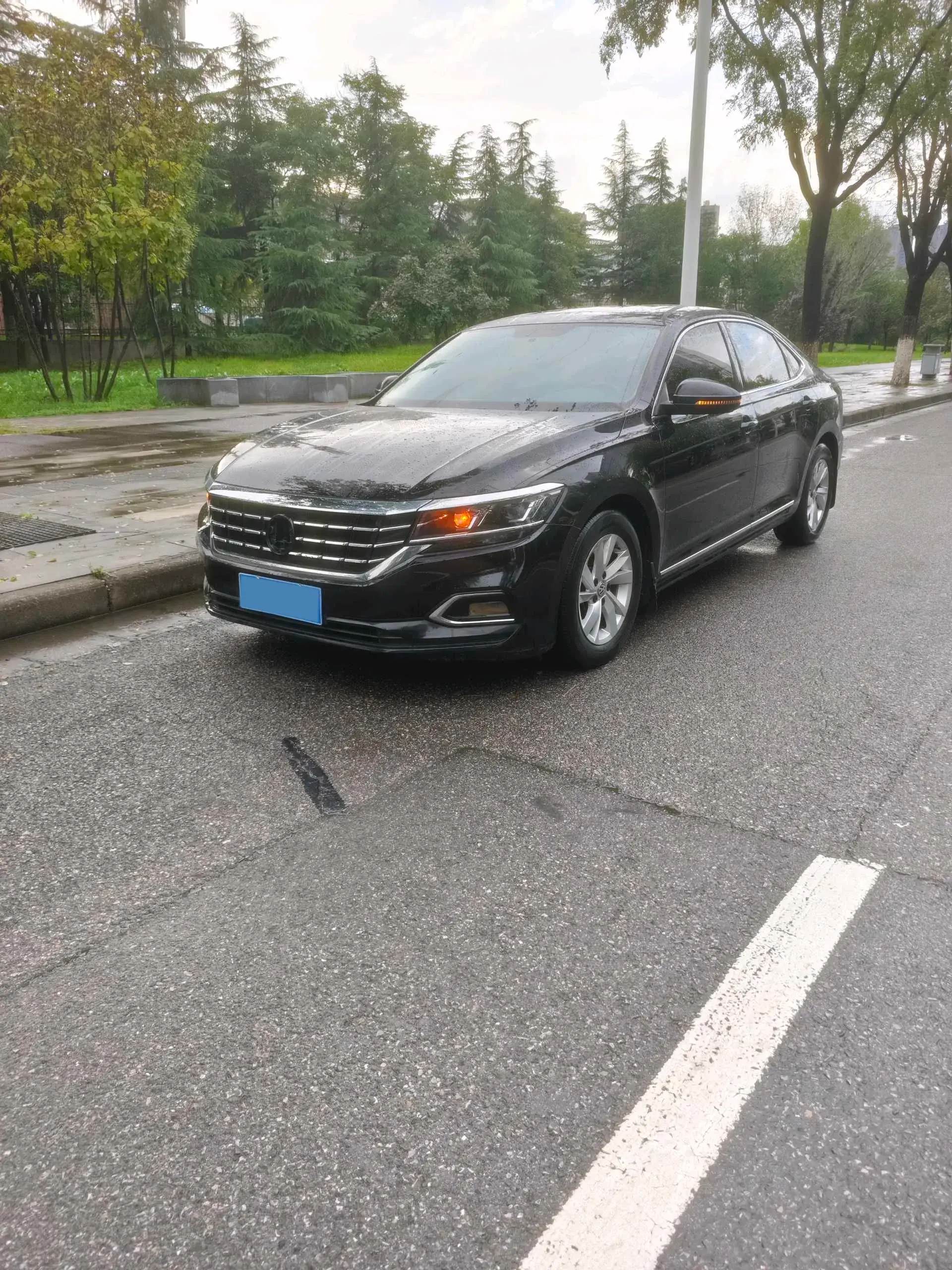 2019 VOLKSWAGEN PASSAT view 1