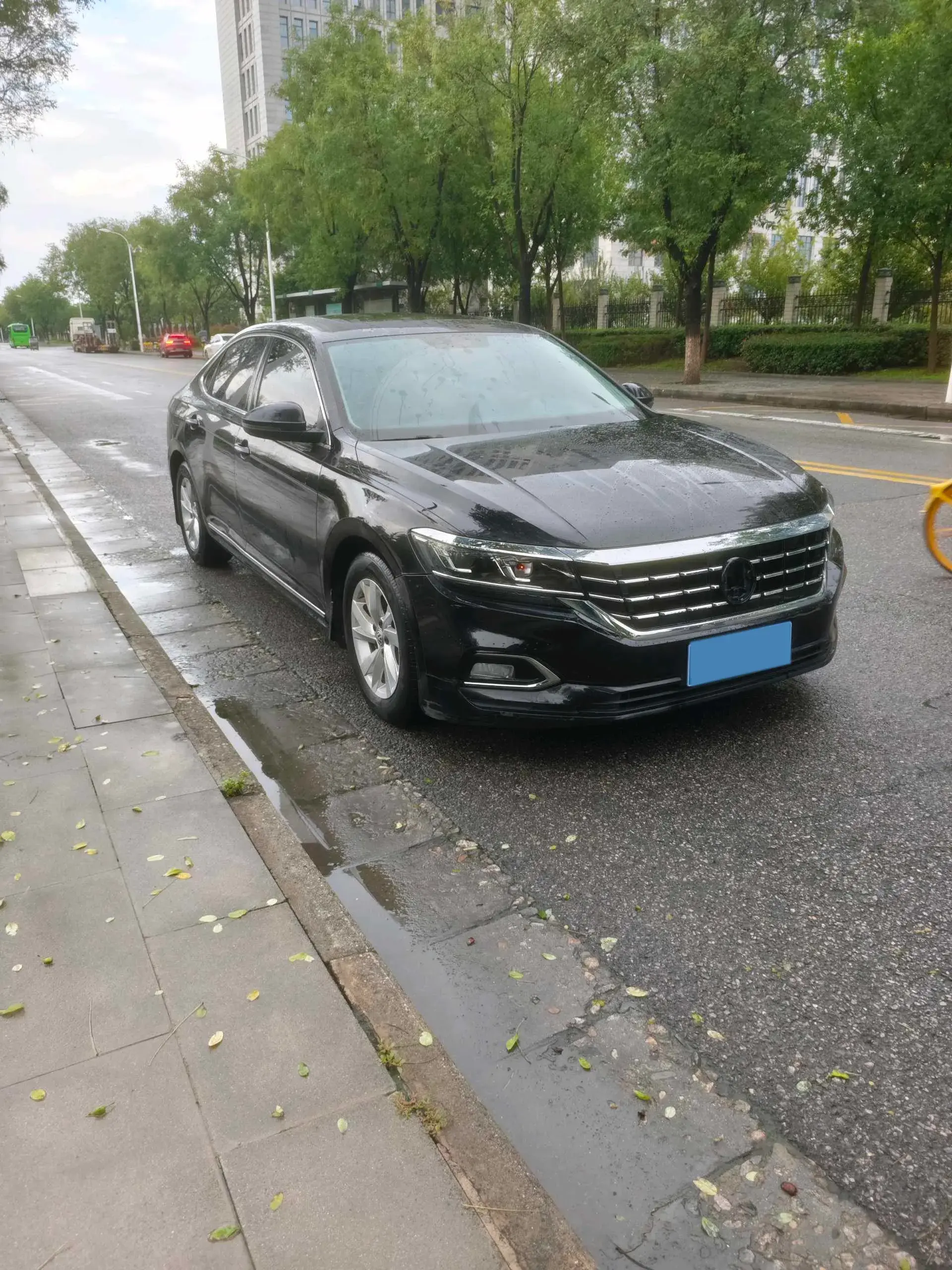 2019 VOLKSWAGEN PASSAT thumbnail 3