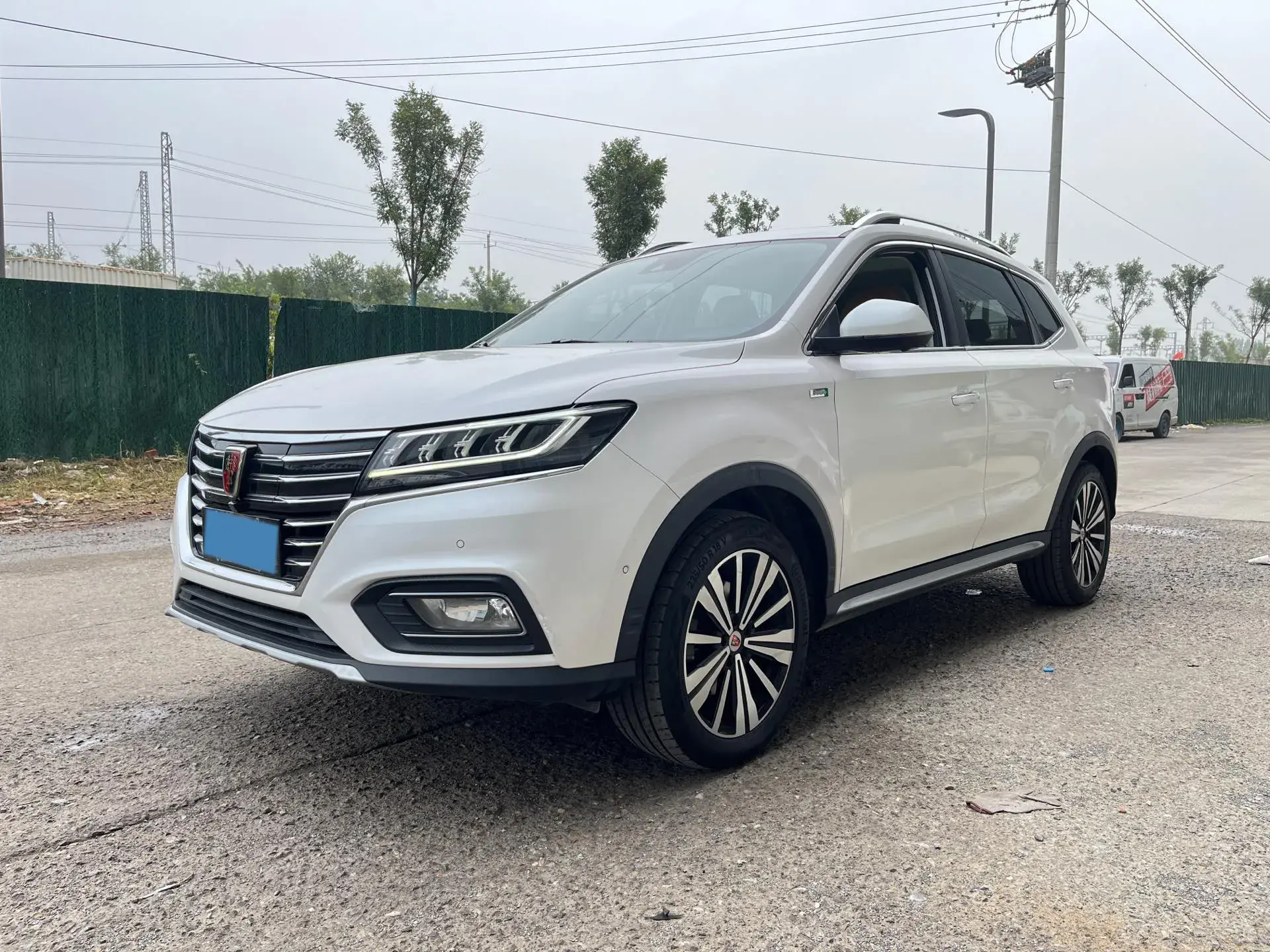 2017 ROEWE RX5 view 1