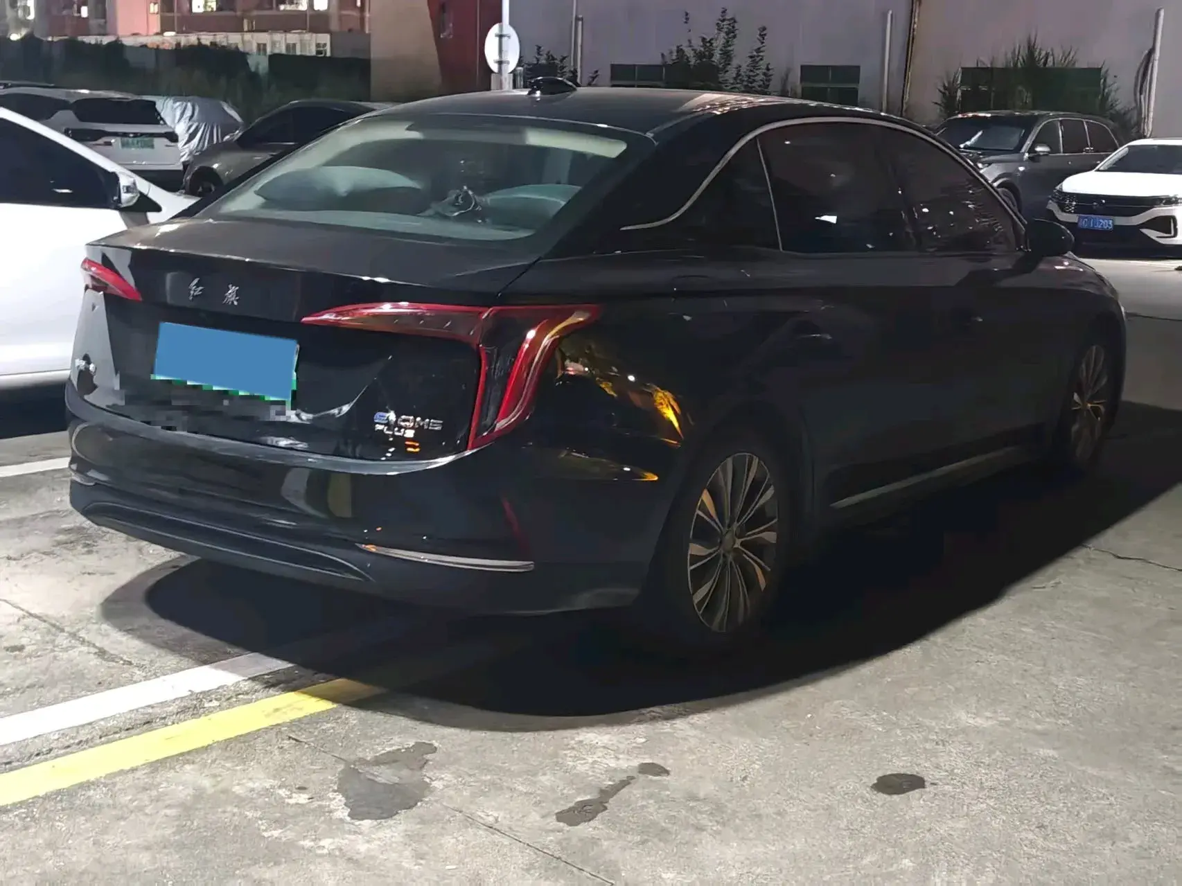 2023 HONGQI E-QM5 thumbnail 2