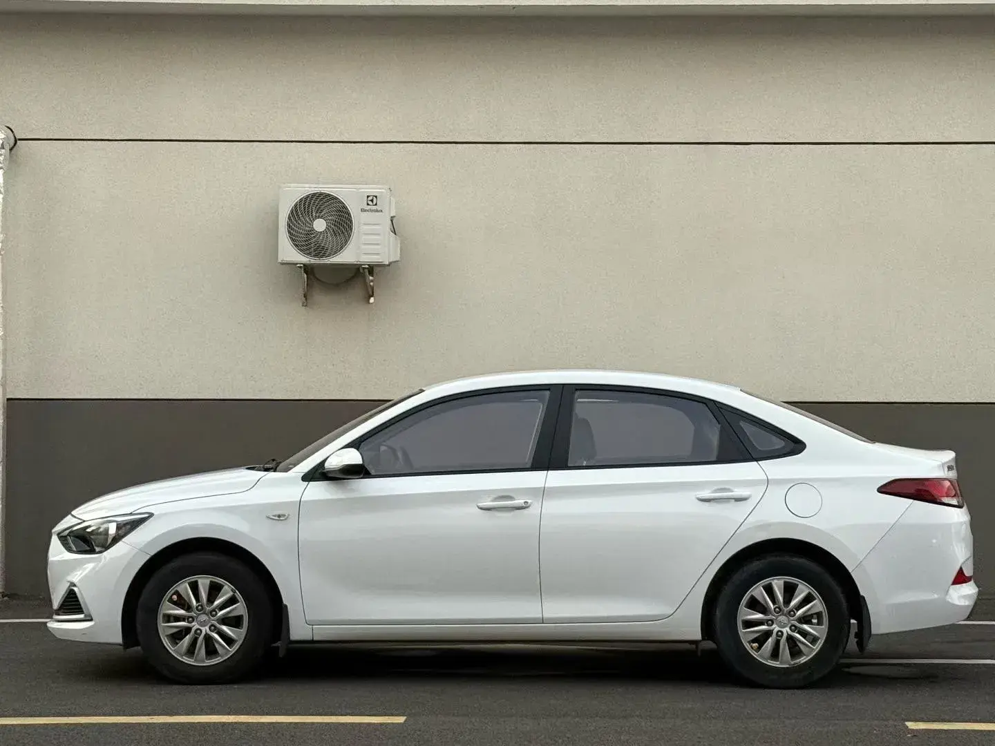 2017 HYUNDAI CELESTA thumbnail 2