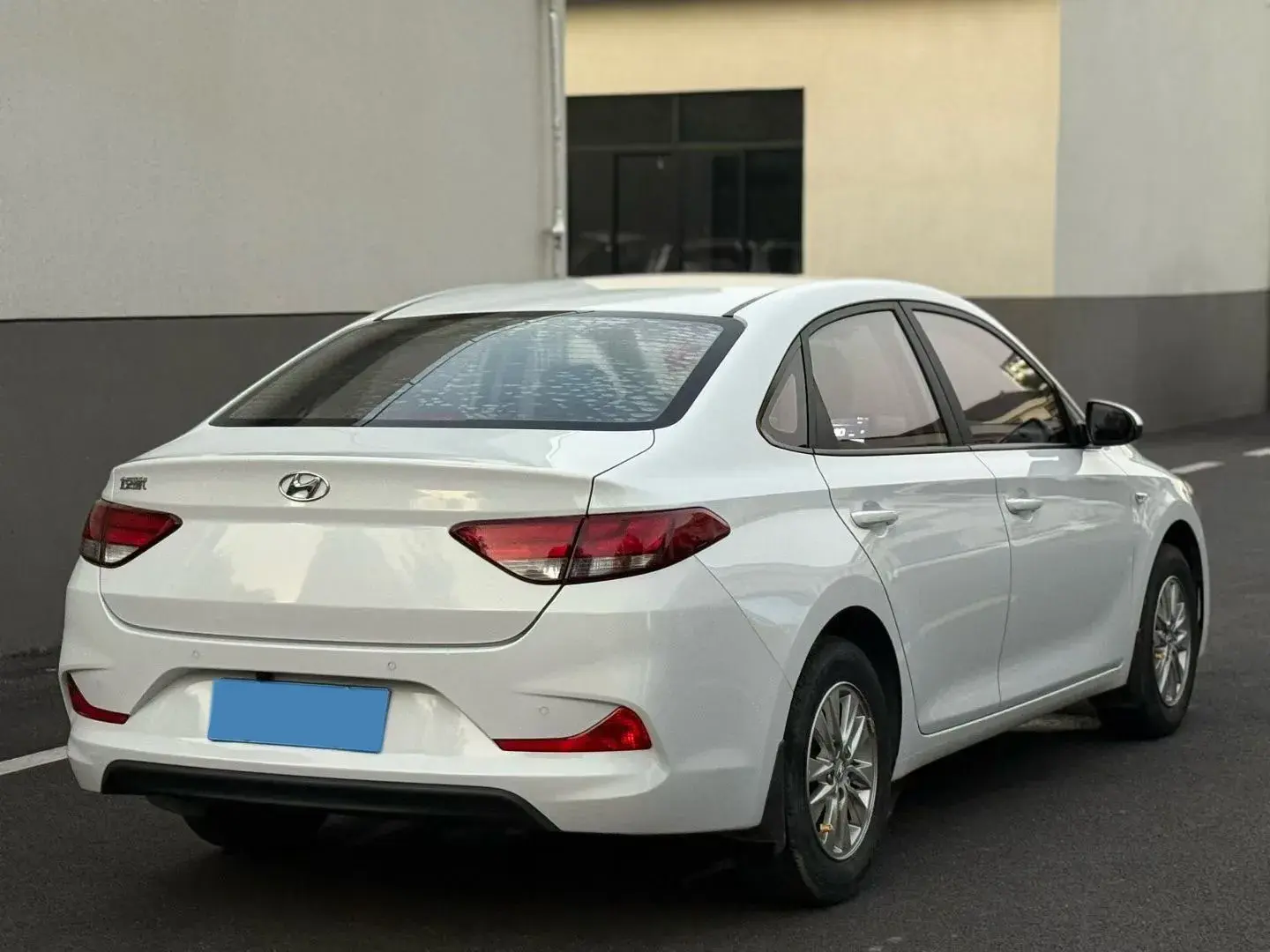 2017 HYUNDAI CELESTA thumbnail 3