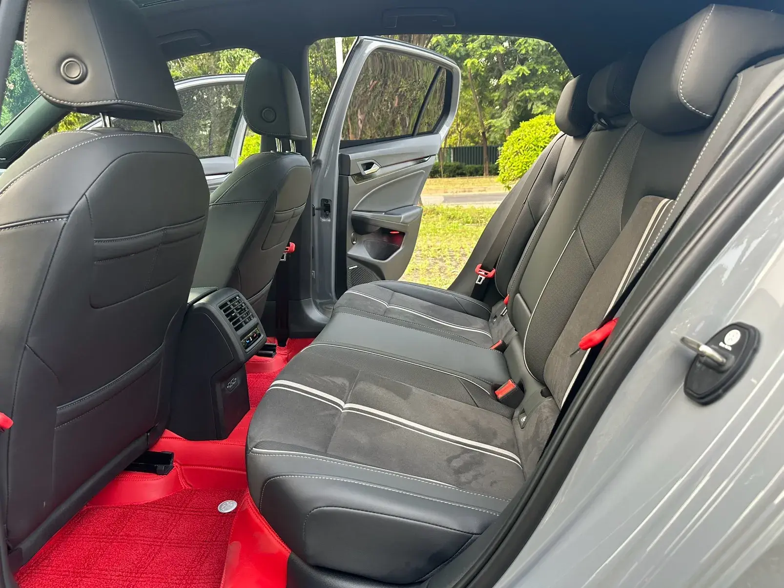 2023 VOLKSWAGEN GOLF thumbnail 3