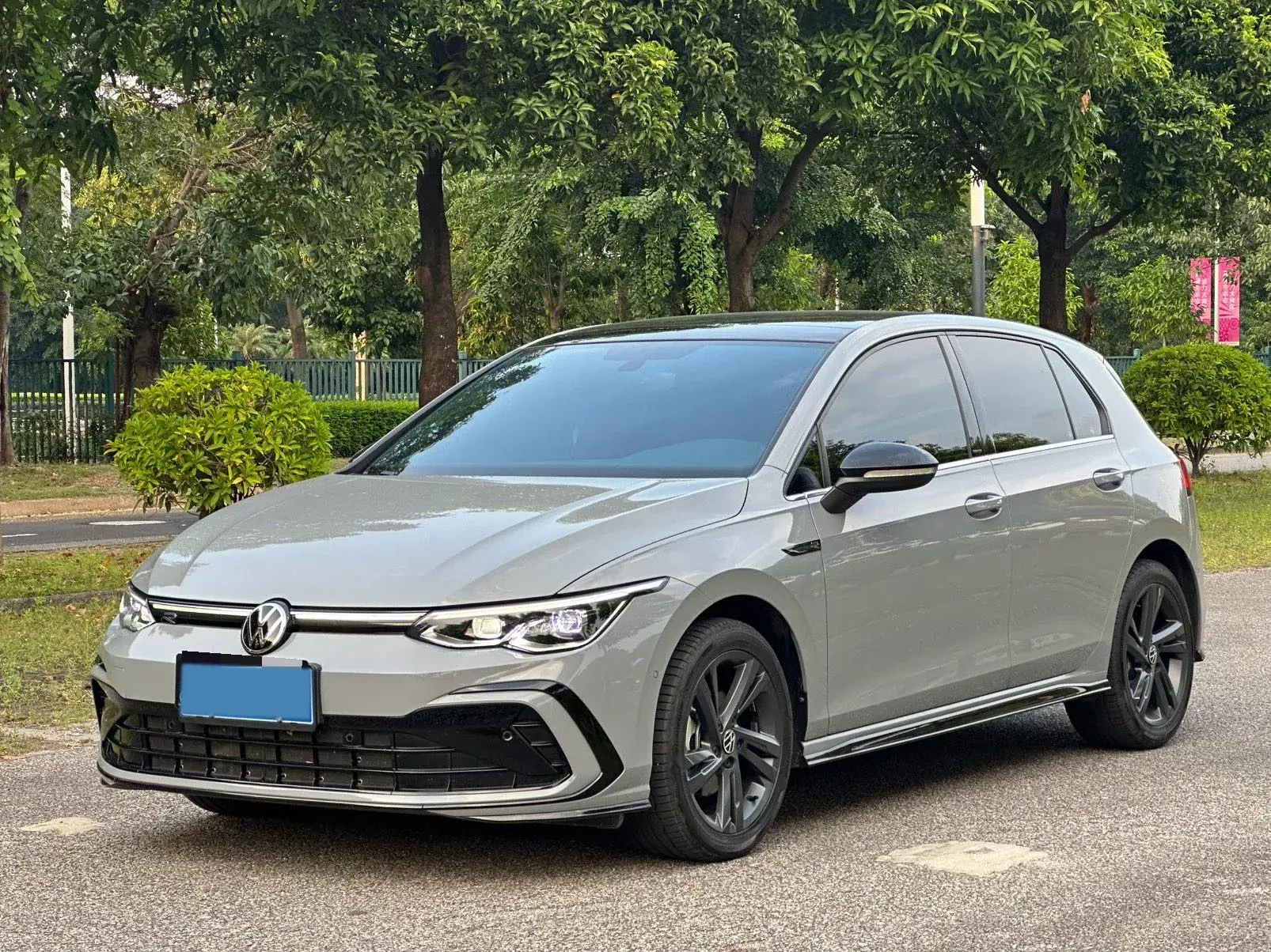 2023 VOLKSWAGEN GOLF view 1