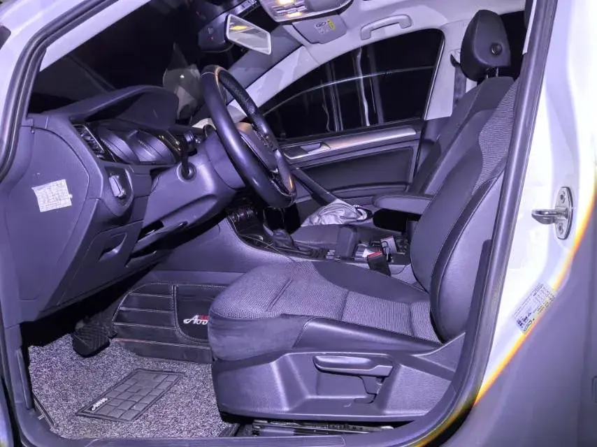 2019 VOLKSWAGEN GOLF thumbnail 3