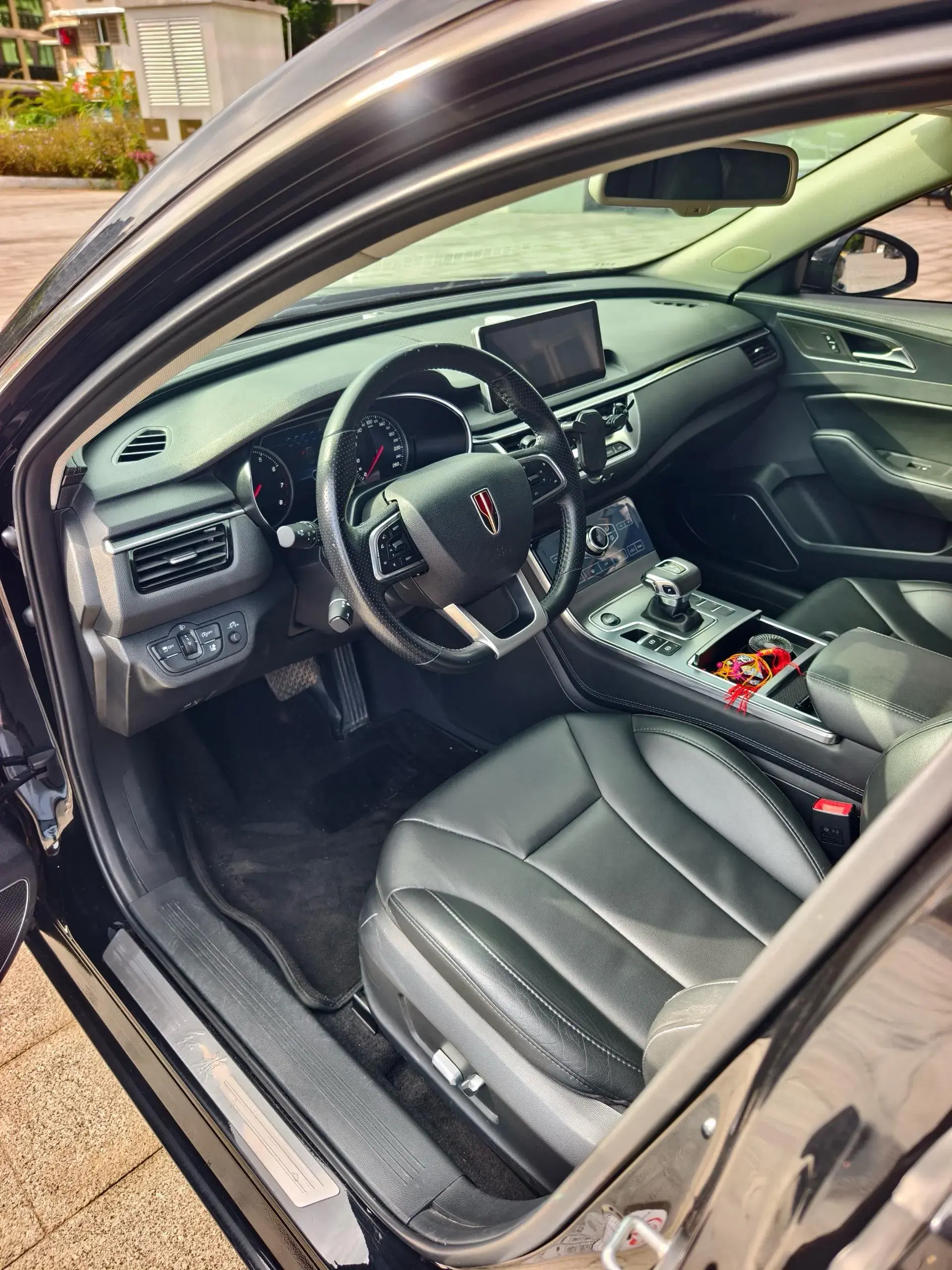 2020 HONGQI H5 thumbnail 4